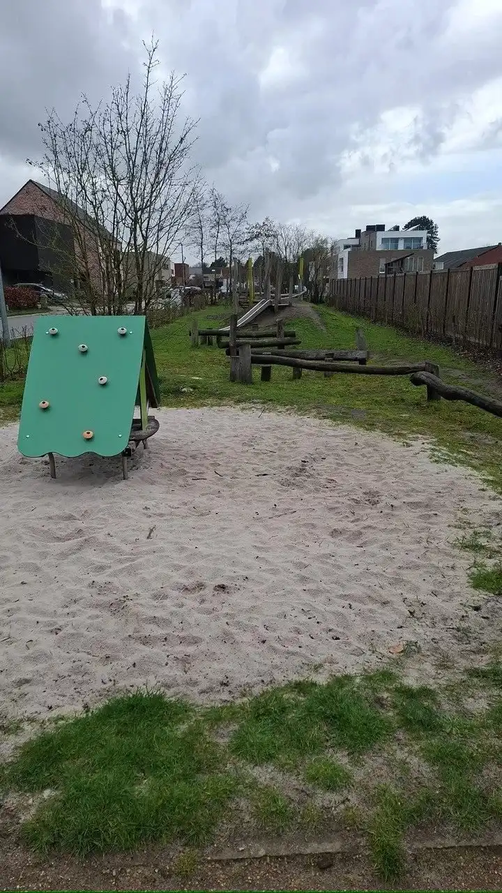 Prachtige nieuwbouw-woning te huur met 3 slaapkamers, terras en tuin en zonnepanelen. foto 20