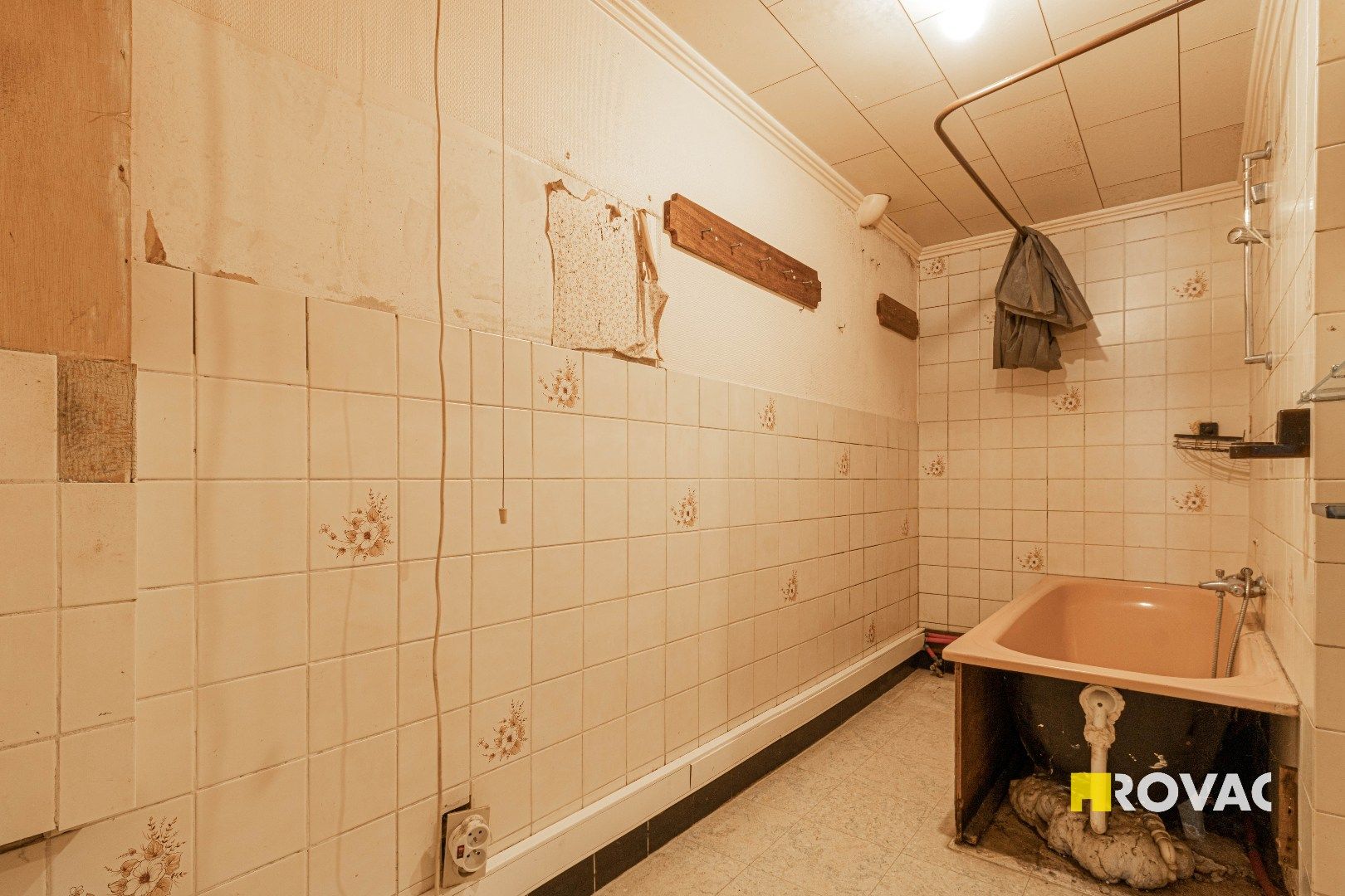 Zeer ruime woning met 5 slaapkamers, tuin en uitweg foto 6