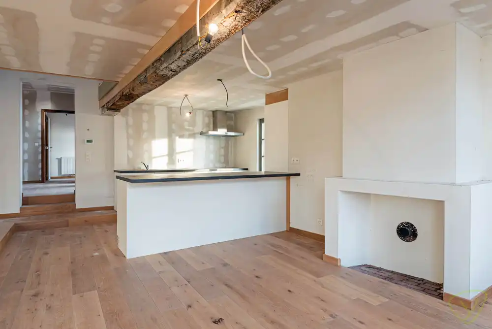 Uitzonderlijk en volledig vernieuwd duplex-appartement gelegen op de Markt van Eeklo! foto 7