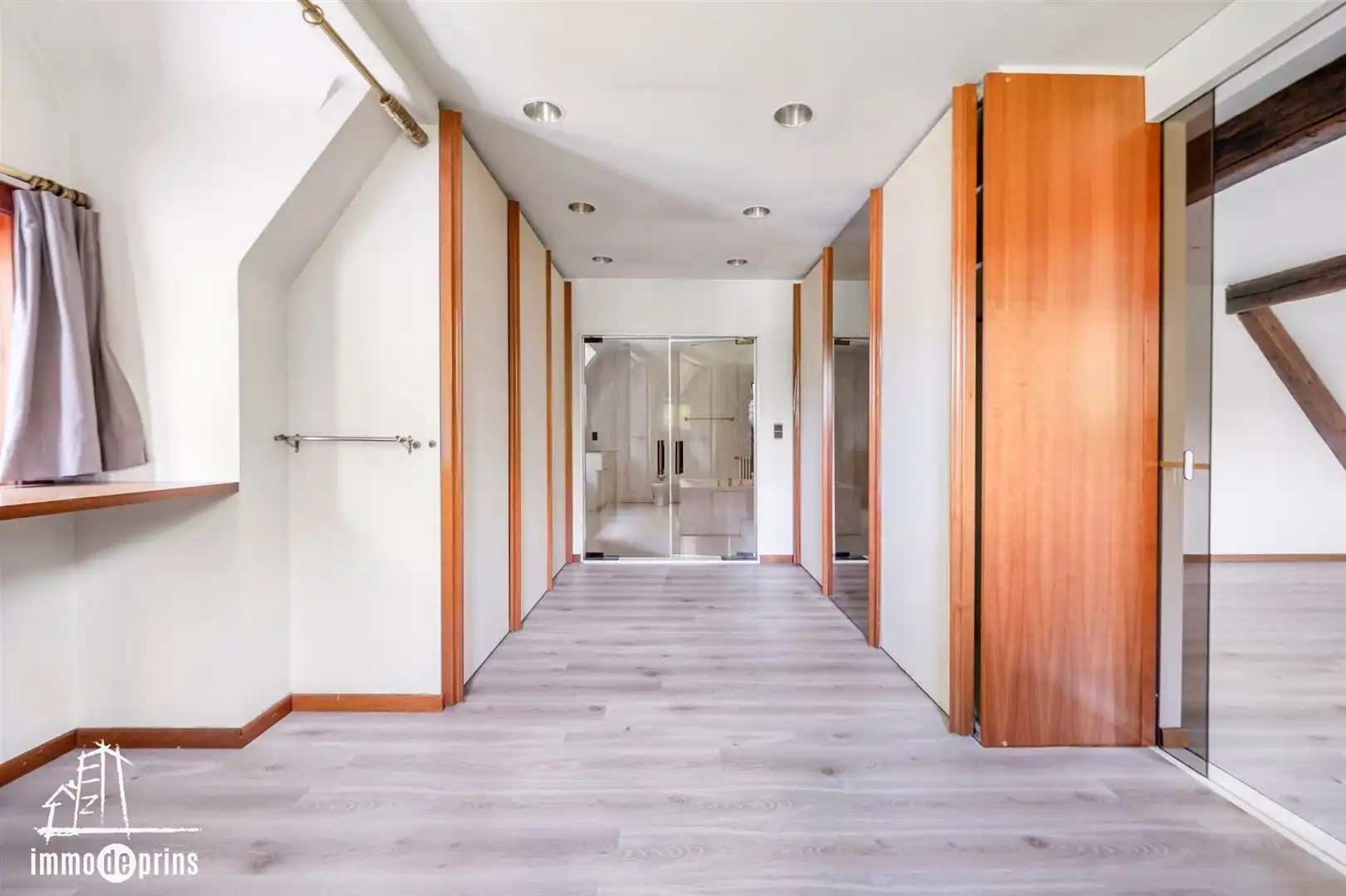 Ruime villa in residentiele wijk foto 18