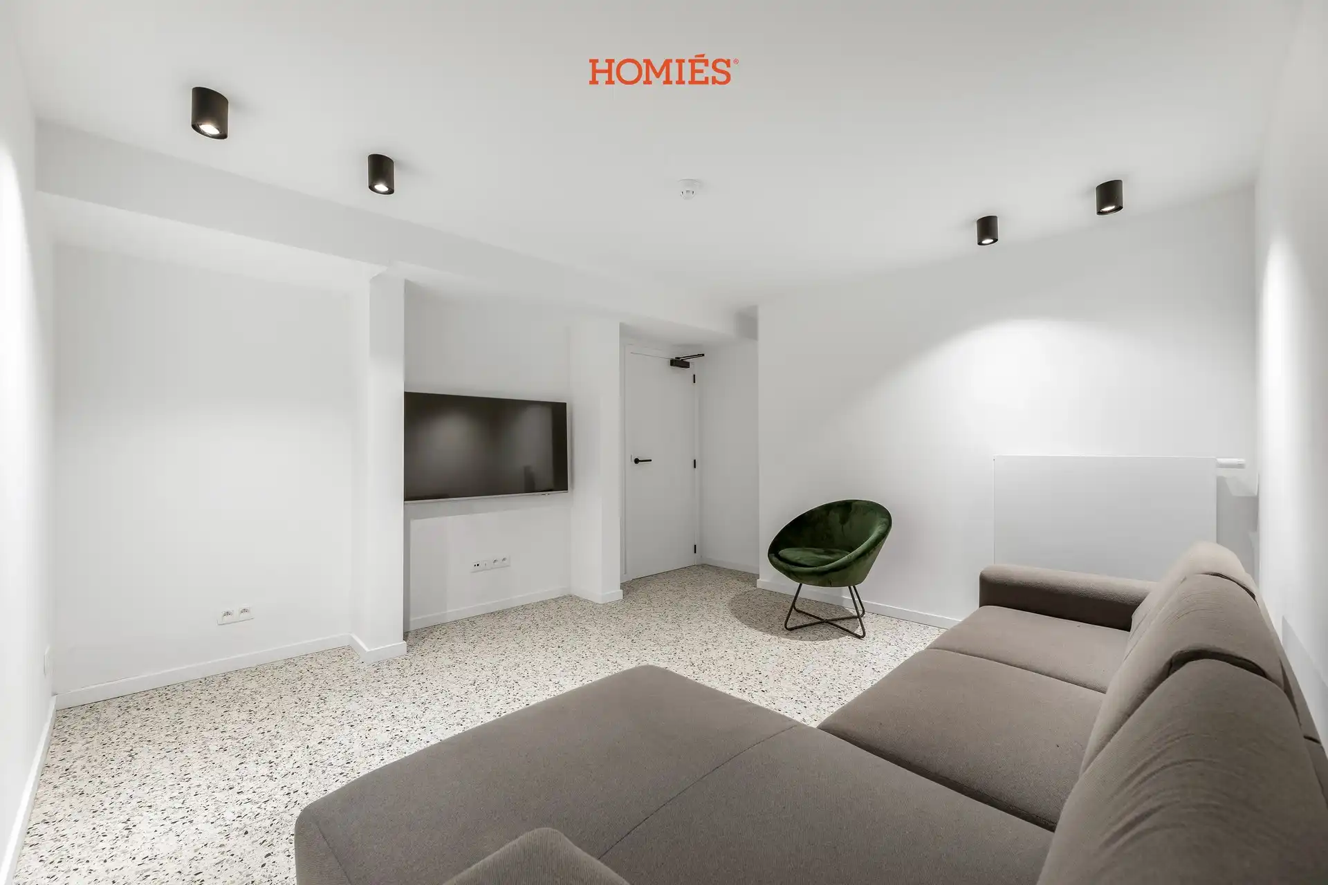 Prachtig studentengebouw met 16 units nabij Ladeuzeplein foto 9