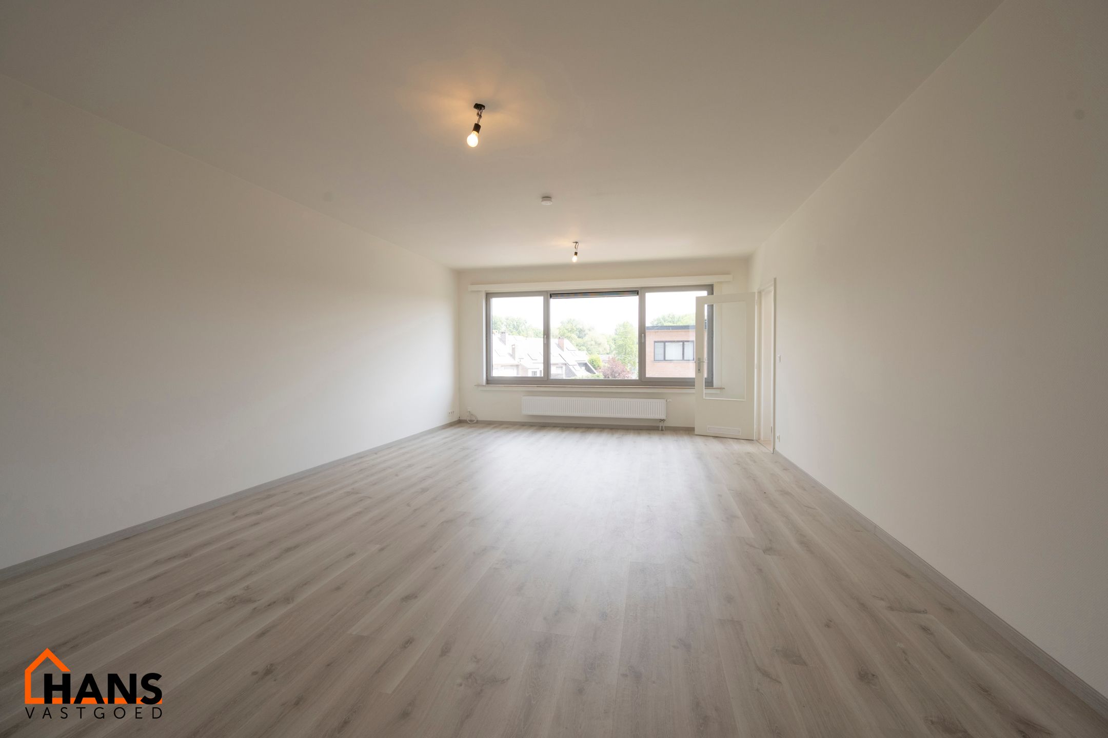 Mooi gerenoveerd appartement met garage foto 3