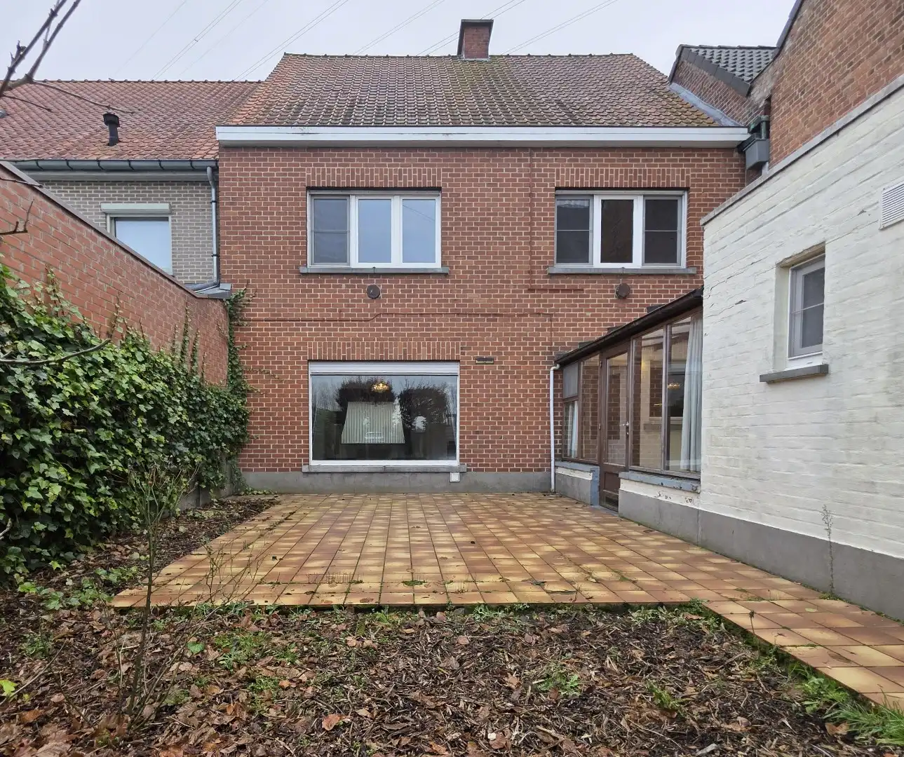 Sterke woning in beton met 3 garages, landelijke verzichten in Hulste. foto 24