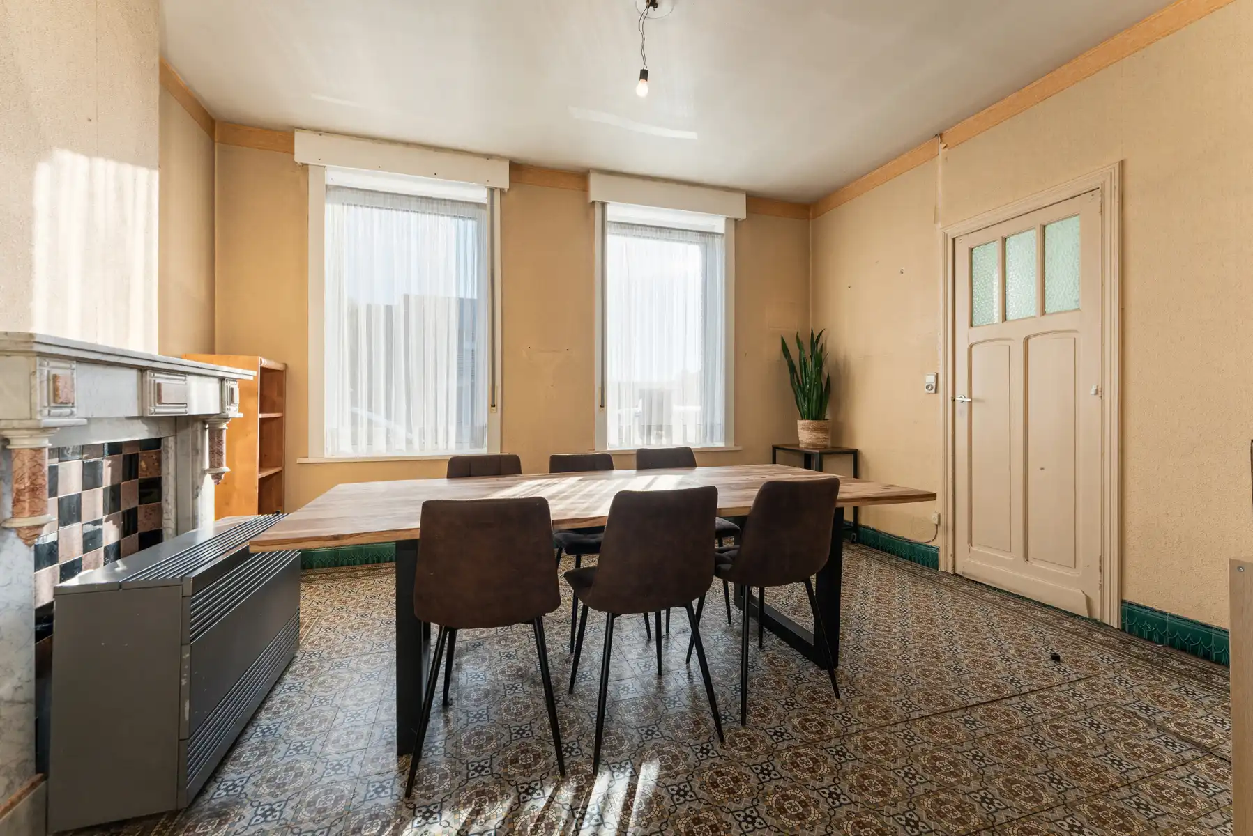 Ruime te renoveren woning met opslagplaats van 65 m² foto 8