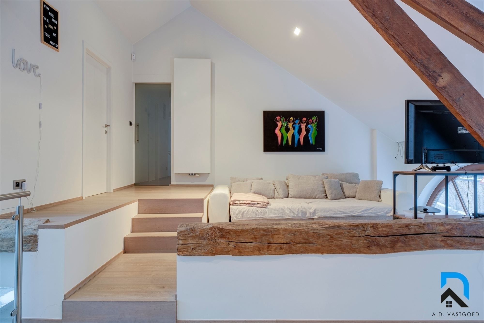 Bijzonder mooi gerenoveerde woning voorzien van 5 slaapkamers foto 14