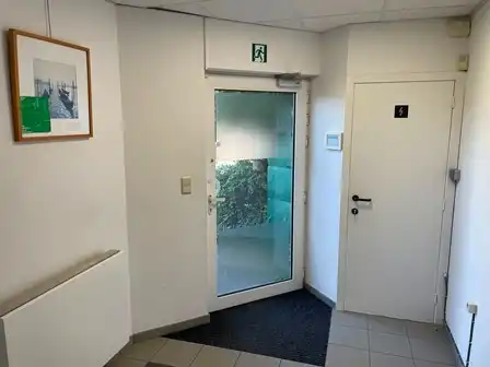 Centraal en rustig gelegen praktijk-/kantoorruimte foto 3