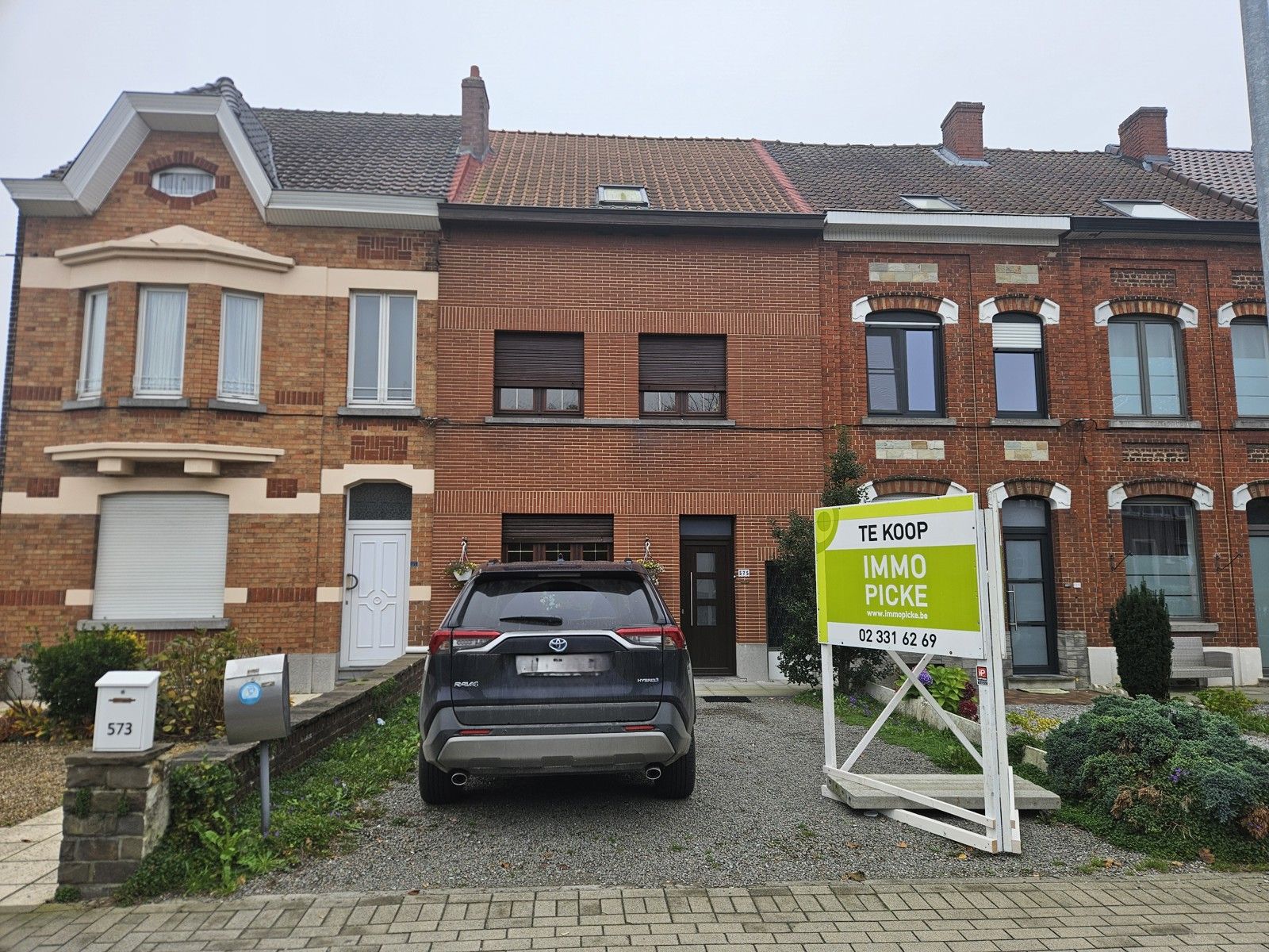 Goed gelegen woning met drie slaapkamers en garage foto {{pictureIndex}}