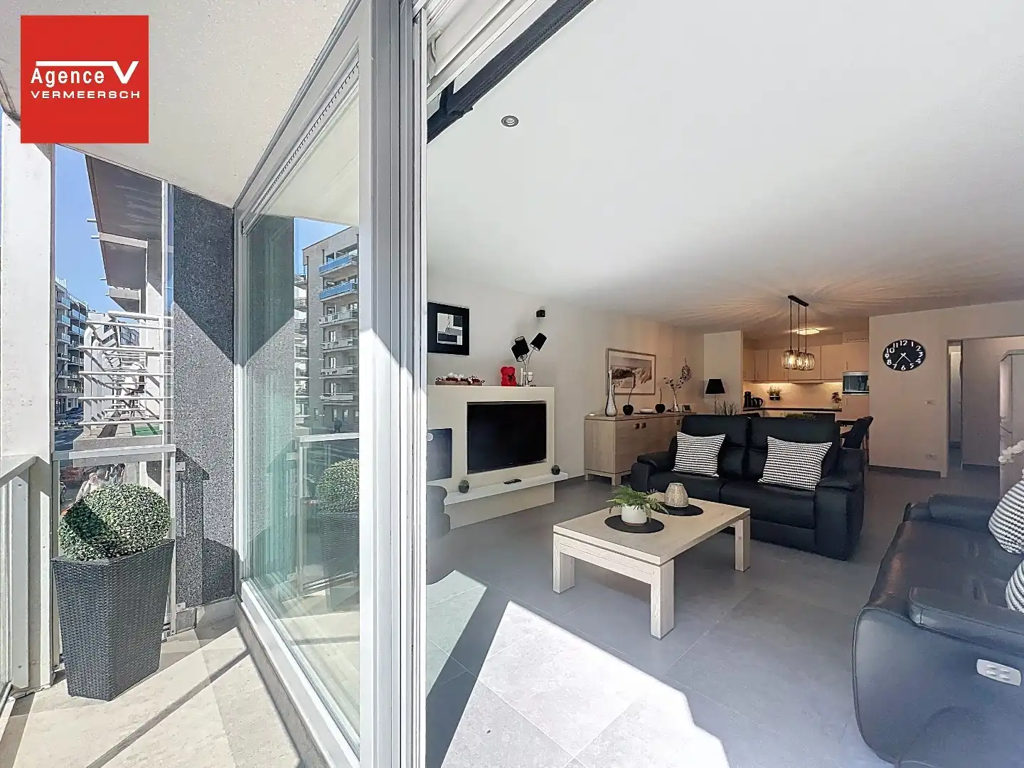 Prachtig  3-slkr appartement met ongezien terras(53m²) nabij Leopoldpark.  foto {{pictureIndex}}