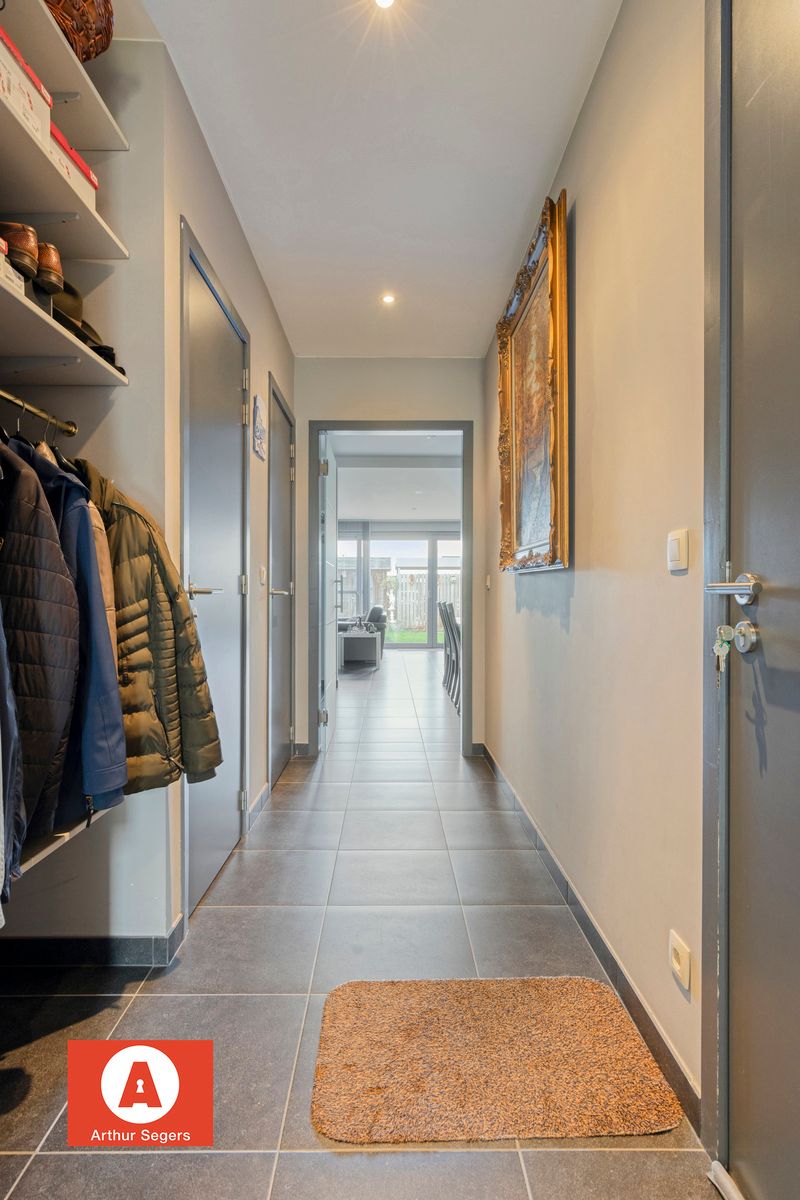 Recent Gelijkvloers appartement met tuin en parkeerplaats. foto 4