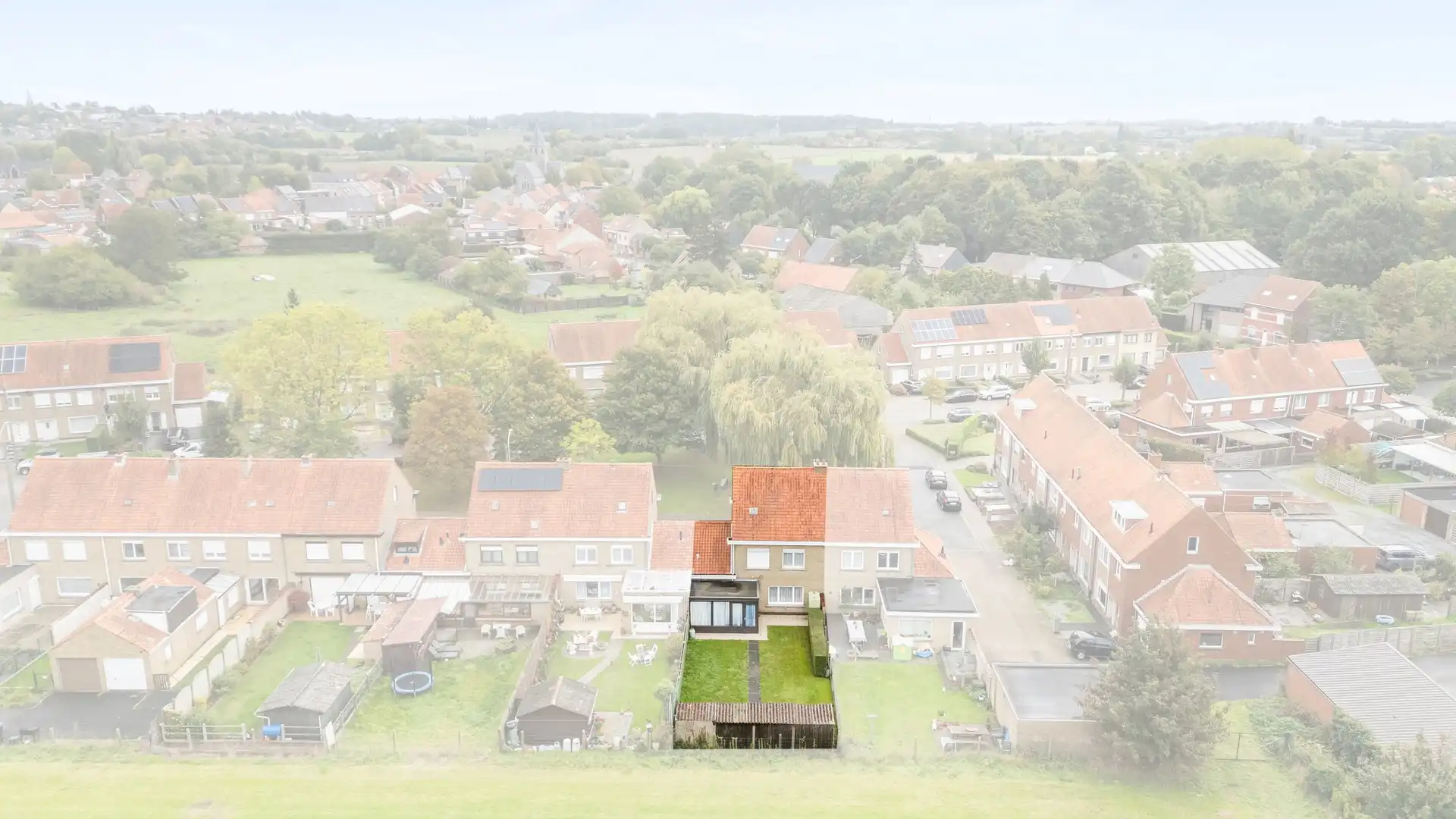 Zeer ruime kloeke woning met grote tuin! foto 27