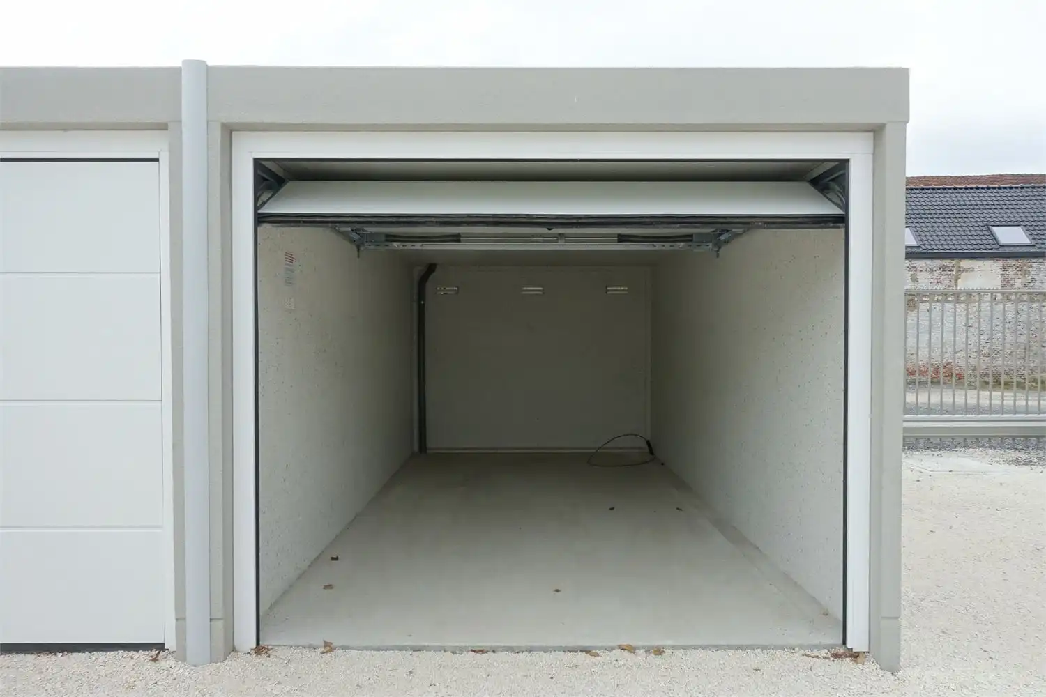 Te huur: Garageboxen te Sint-Rochus.(16m2) foto 3