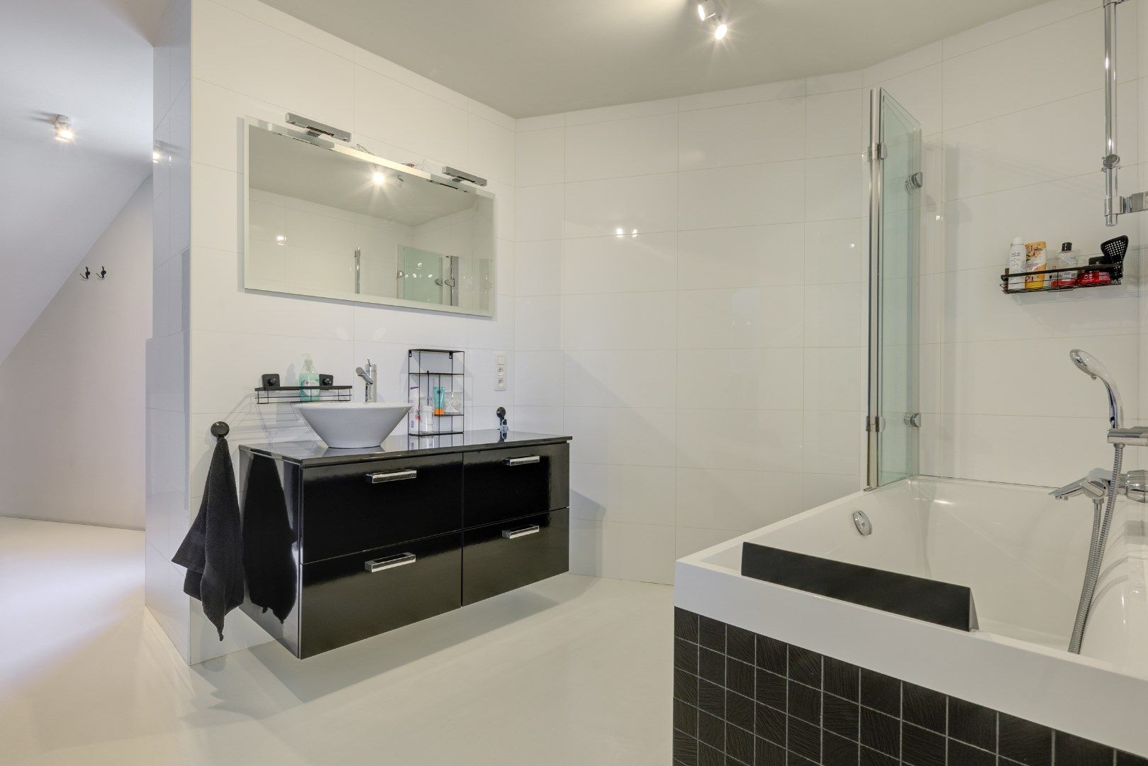 Instapklaar, ruim appartement te koop in centrum van Hamont! foto 13