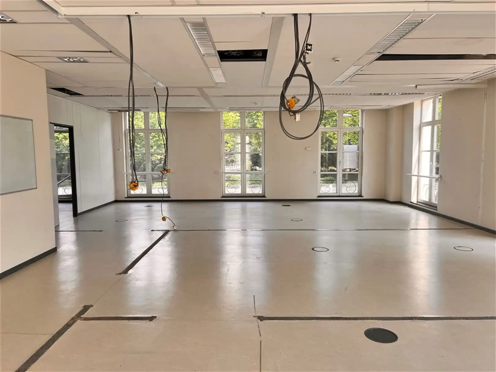 BARRICADES 1: kantoren te huur vanaf 150m² foto 4