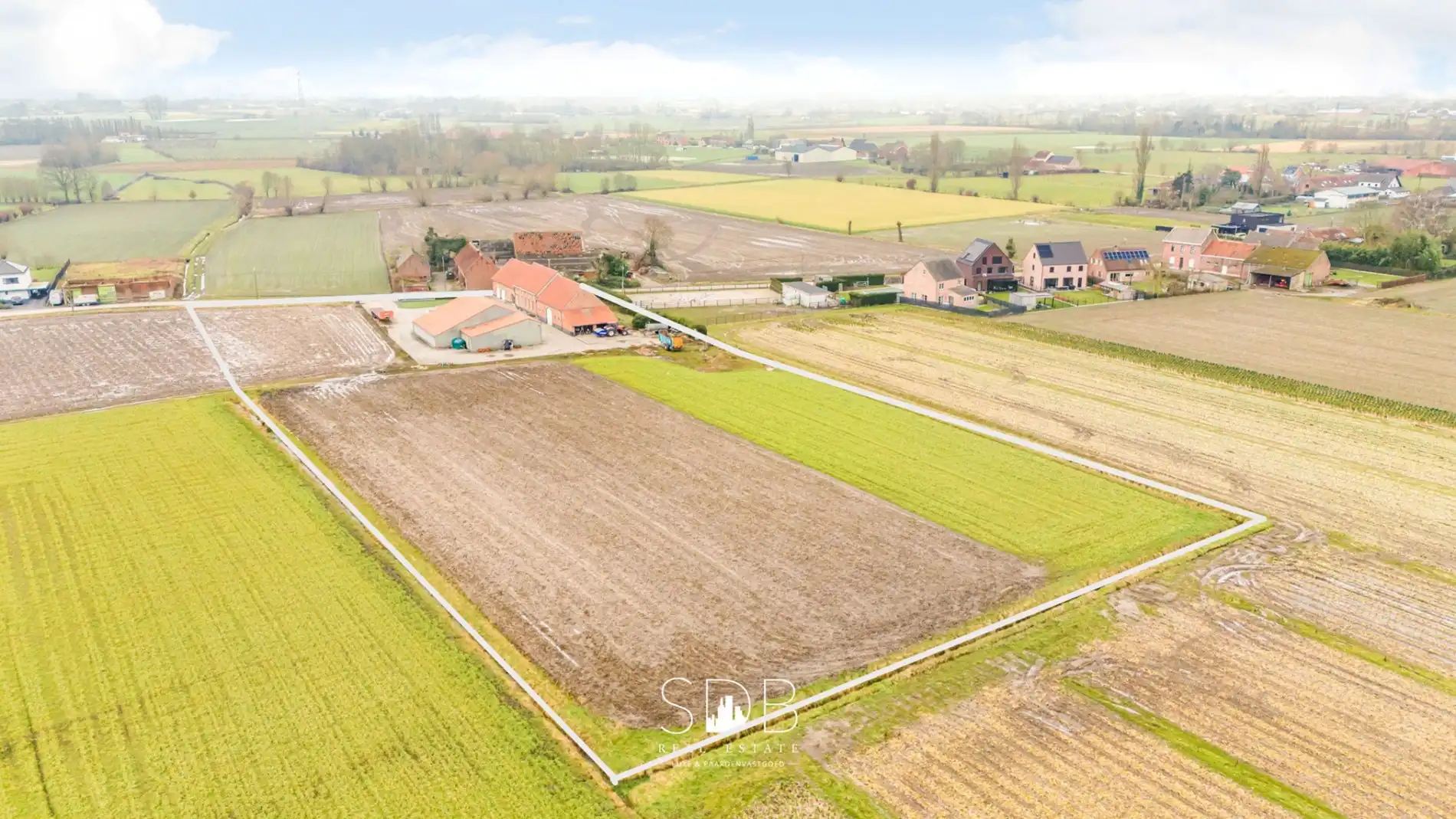 Prachtige villa in hoevestijl met bijgebouwen en akkerlanden/weilanden op 1,45ha foto 3