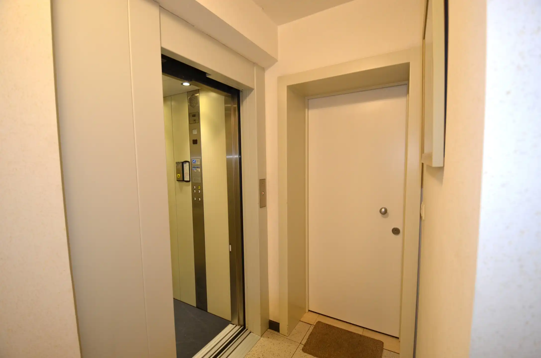 Sfeervol hoekappartement met 2 terrassen, garage en topligging in hartje Nijlen foto 3