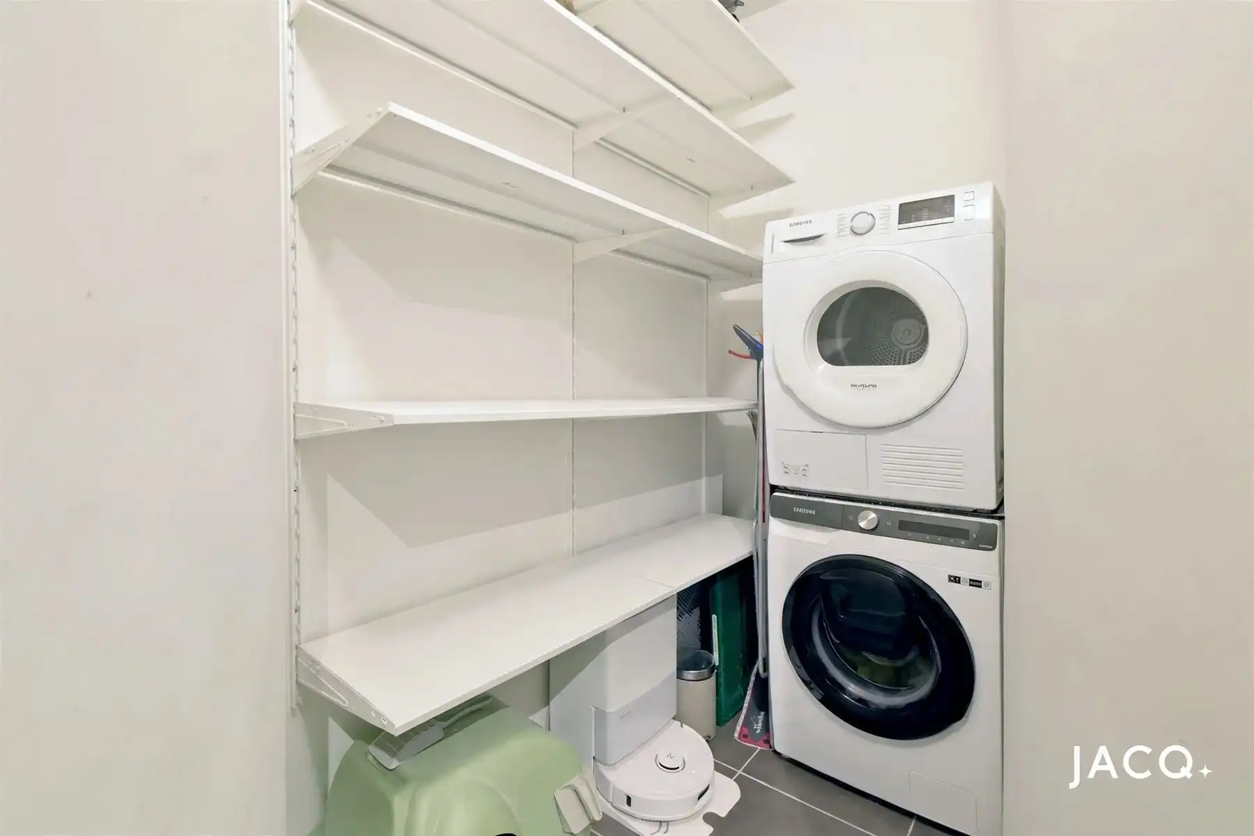 Gerenoveerd appartement met 2 slaapkamers te Merksem! foto 12