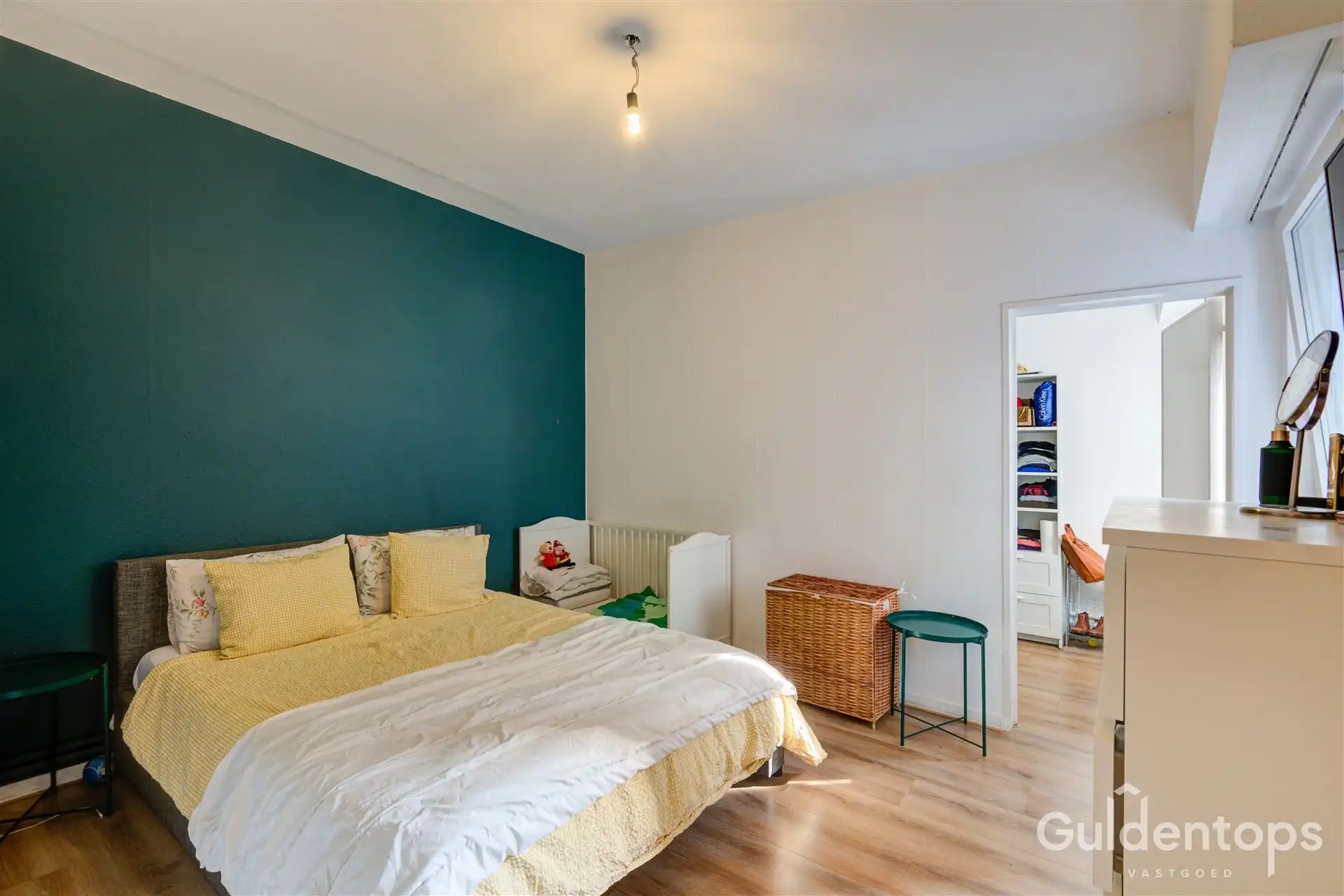 zeer goed gelegen ruim 2 slaapkamerappartement mét tuin foto 17