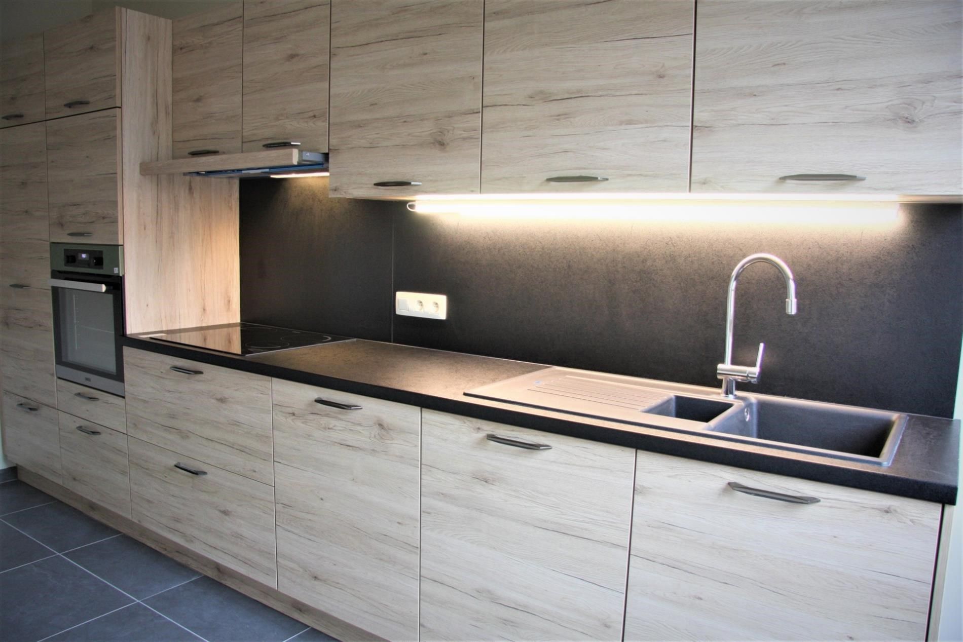 Stijlvol appartement op de 2e verdieping met 3 slaapkamers in het centrum van Zottegem foto 9