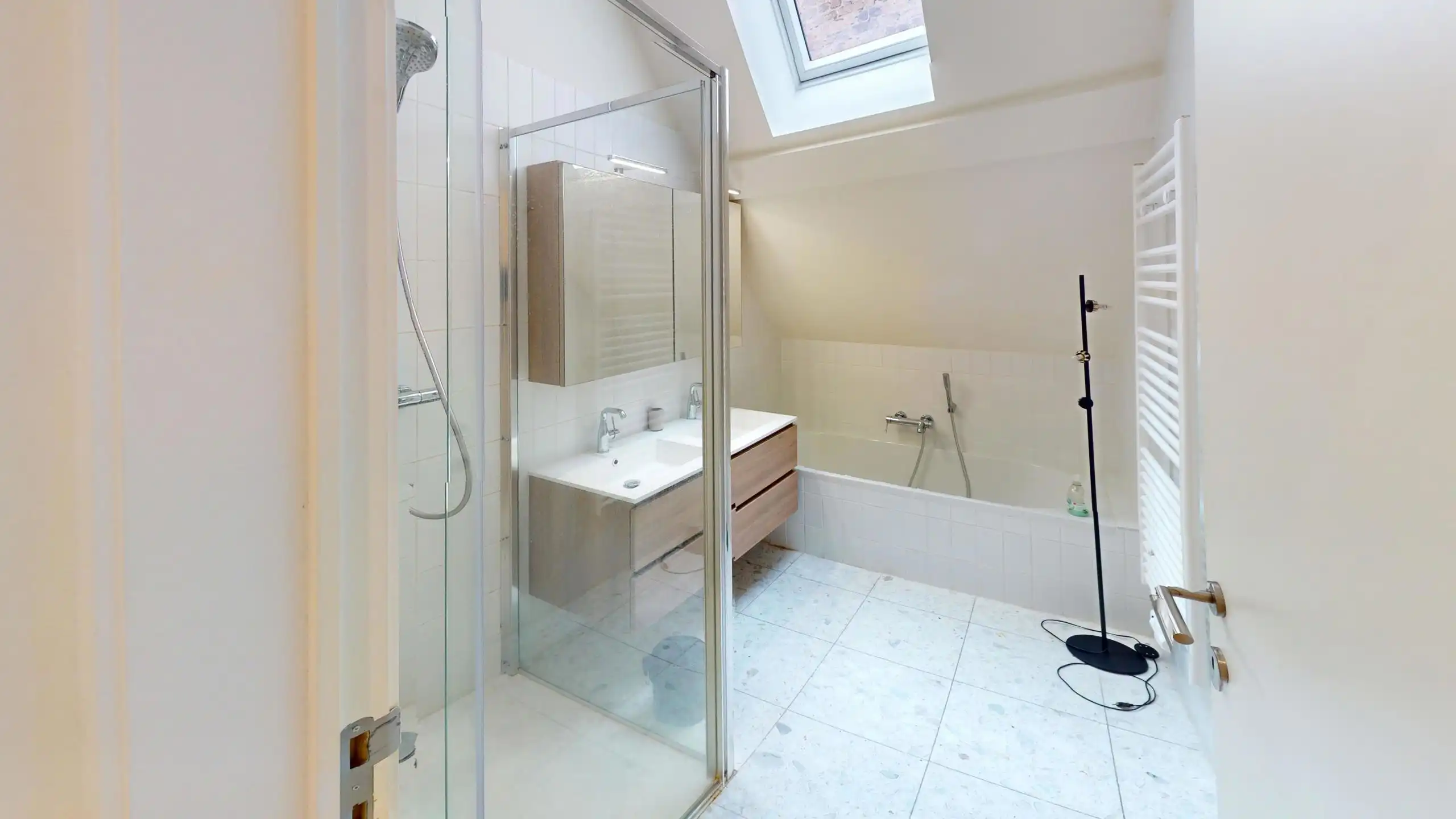 ANTWERPEN CENTRUM - Gemeubeld app. met vier slaapkamers foto 10