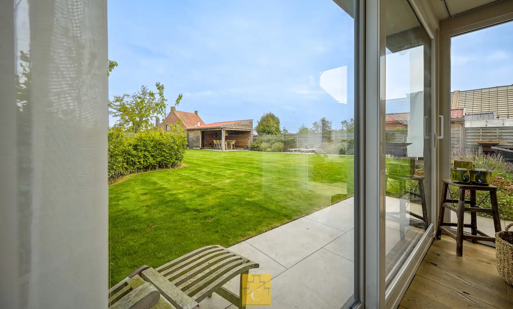knap gerenoveerde gezinswoning, landelijke stijl met eigentijdse toets, met zonnige tuin en parking foto 3