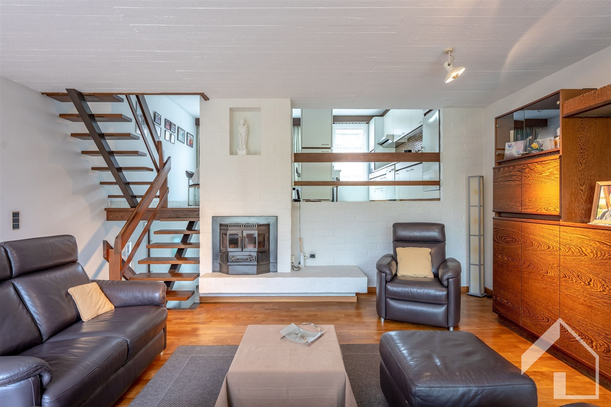 Ruime woning met 4 slaapkamers foto 7
