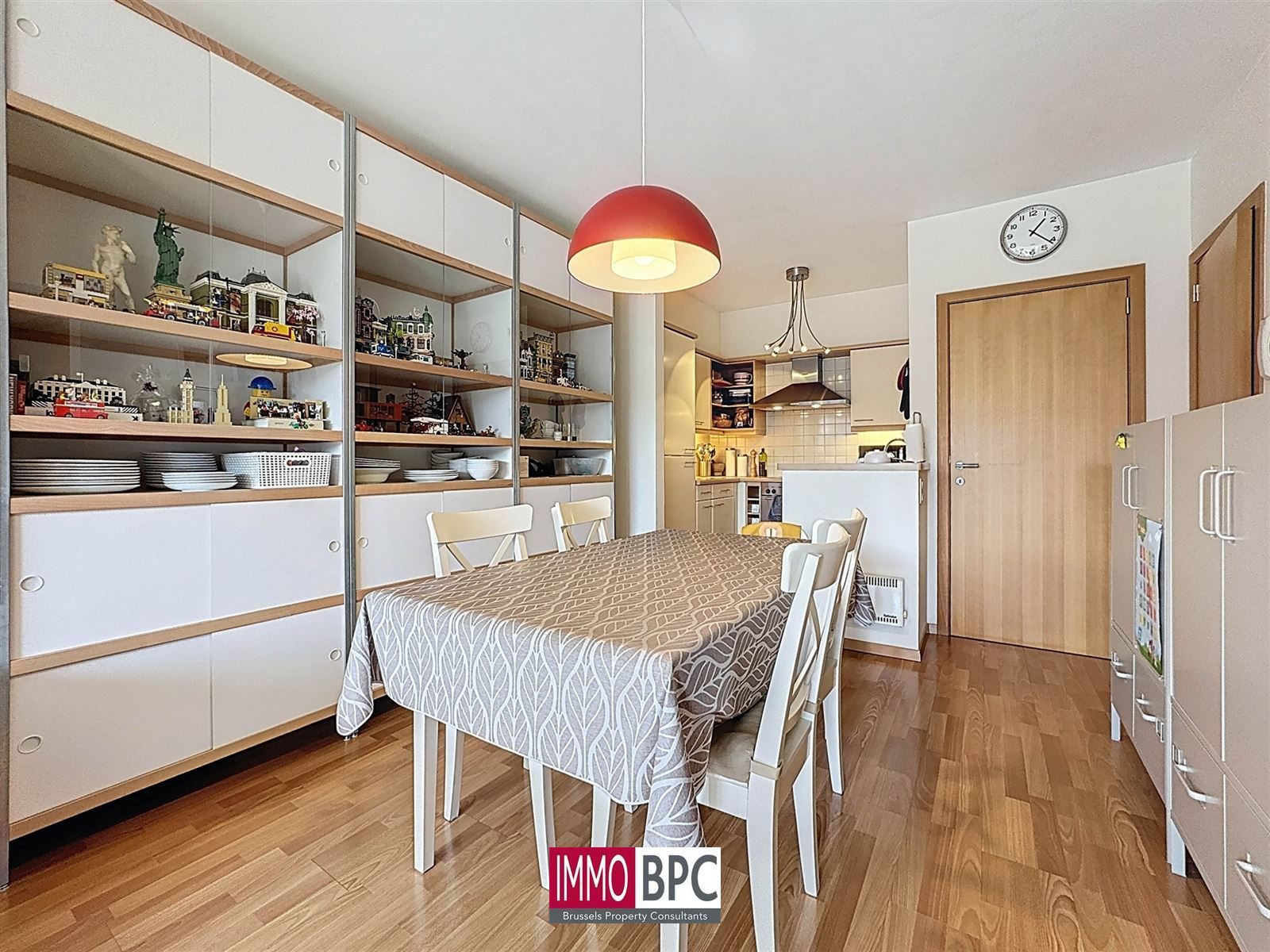 Instapklaar appartement met 2 slaapkamers met  garage  foto 6