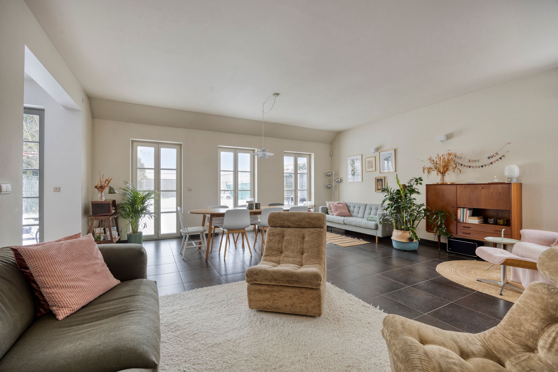 Zeer ruime Kwadraat-woning met 5 slaapkamers en 2 badkamers foto 4