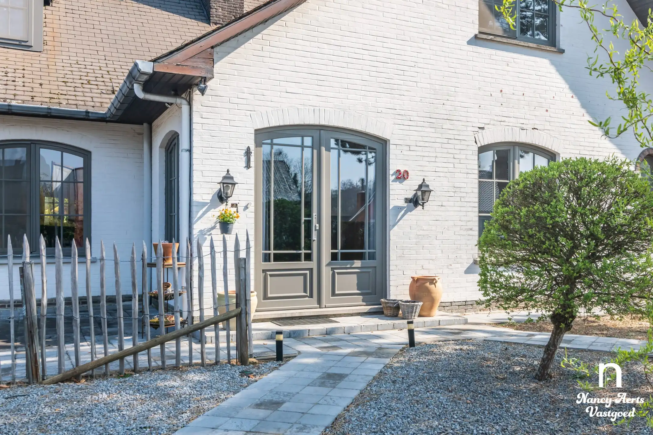 Ruime woning met karakter en talloze mogelijkheden foto 2