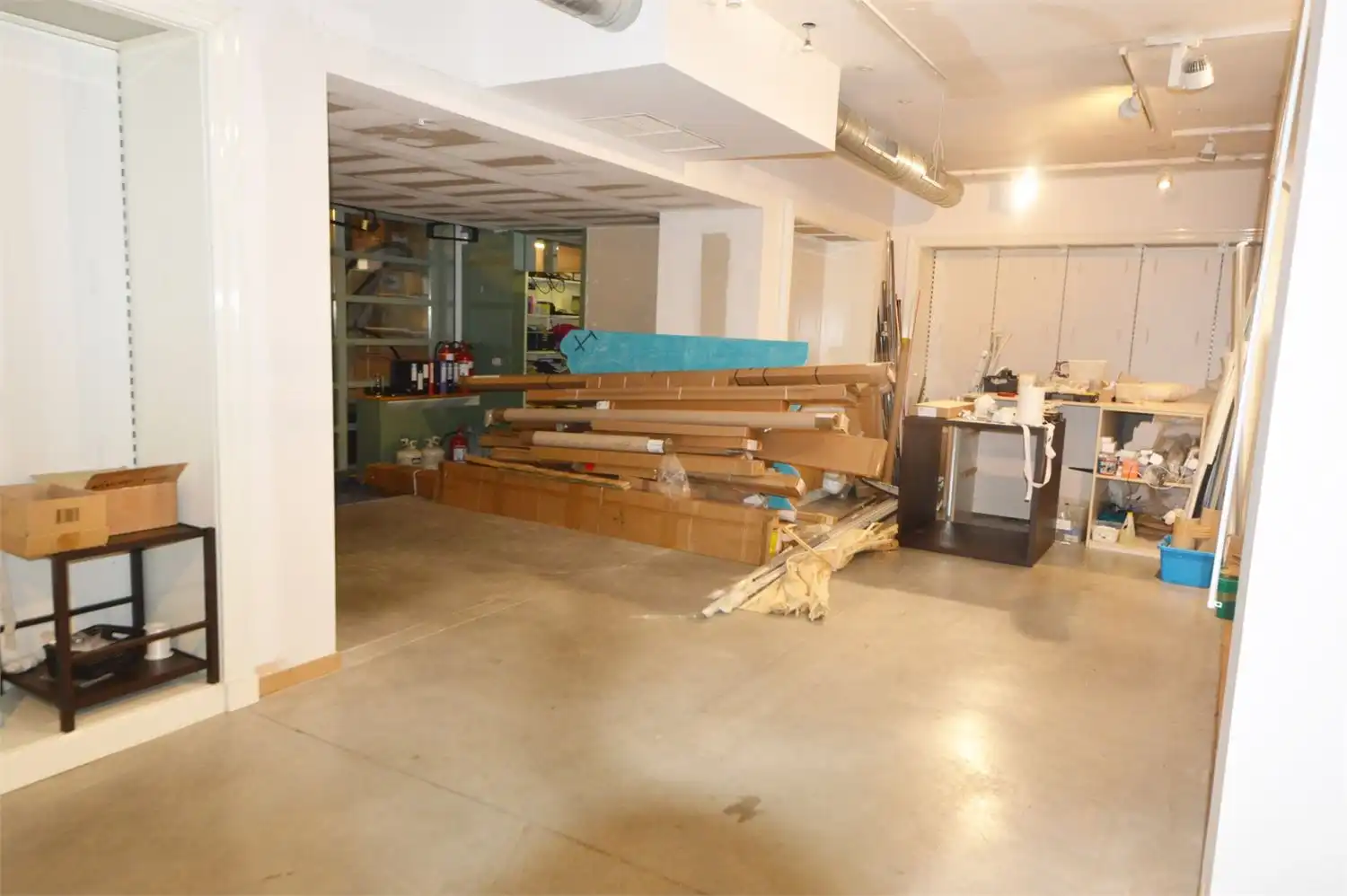 TOP GELEGEN BAANWINKEL MET PARKING NAAST IXINA EN TORFS, nabij BURGER KING & MC DONALDS foto 13