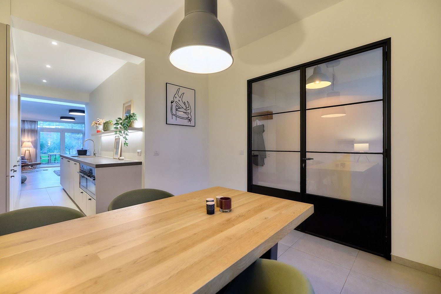 Gerenoveerde interbellum burgerwoning met 4 slaapkamers en grote tuin. foto 2