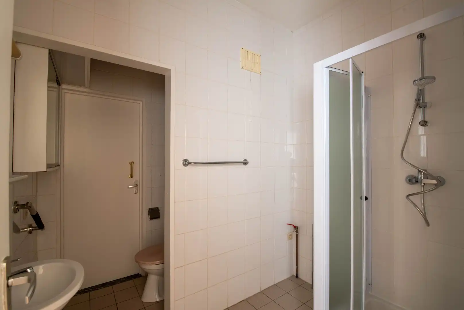 Instapklaar appartement op de 1ste verdieping met terras foto 15