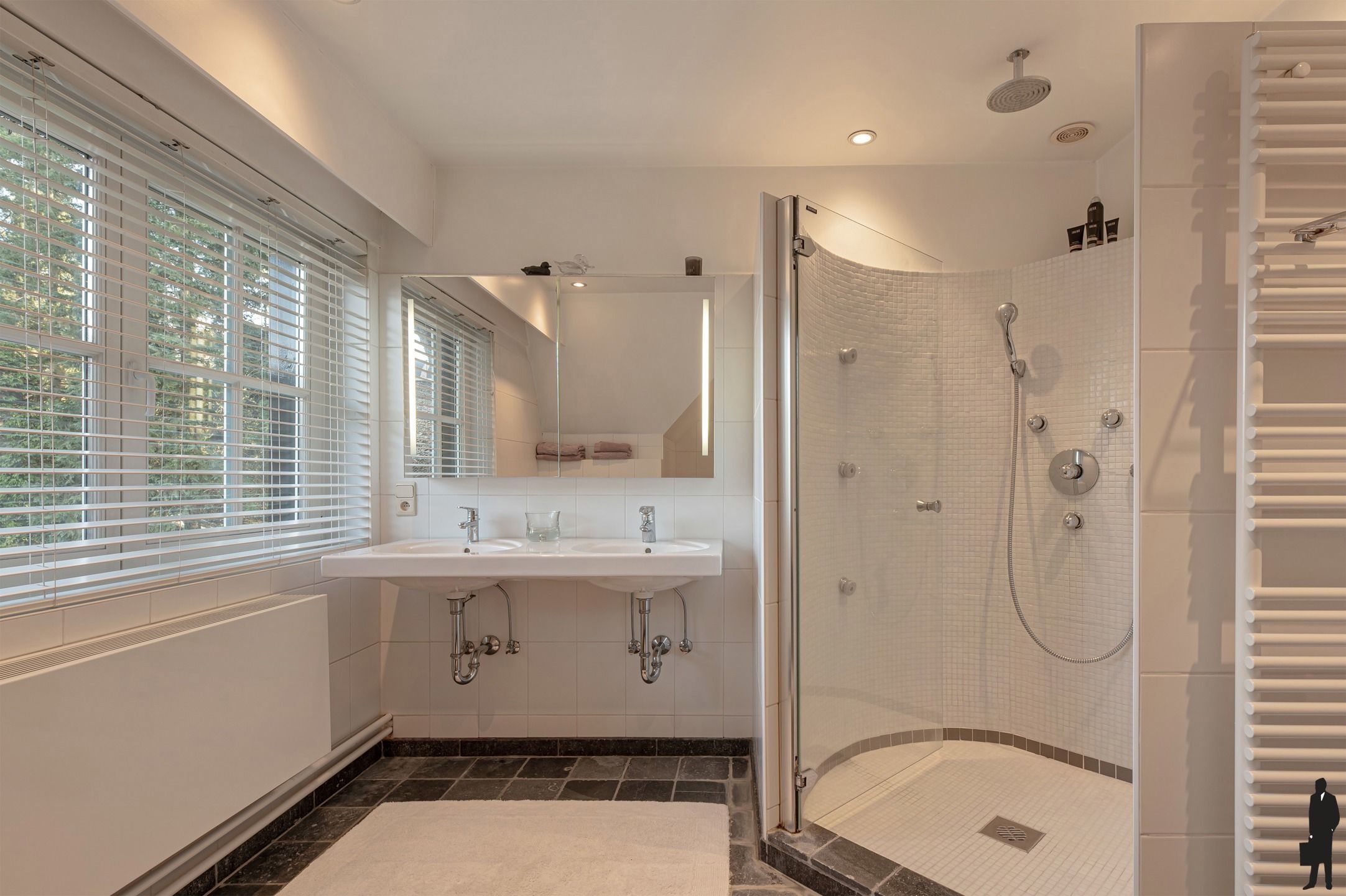 Een parel in een rustige, groene omgeving te Essen met 6 slaapkamers, buitenzwembad en sauna foto 25