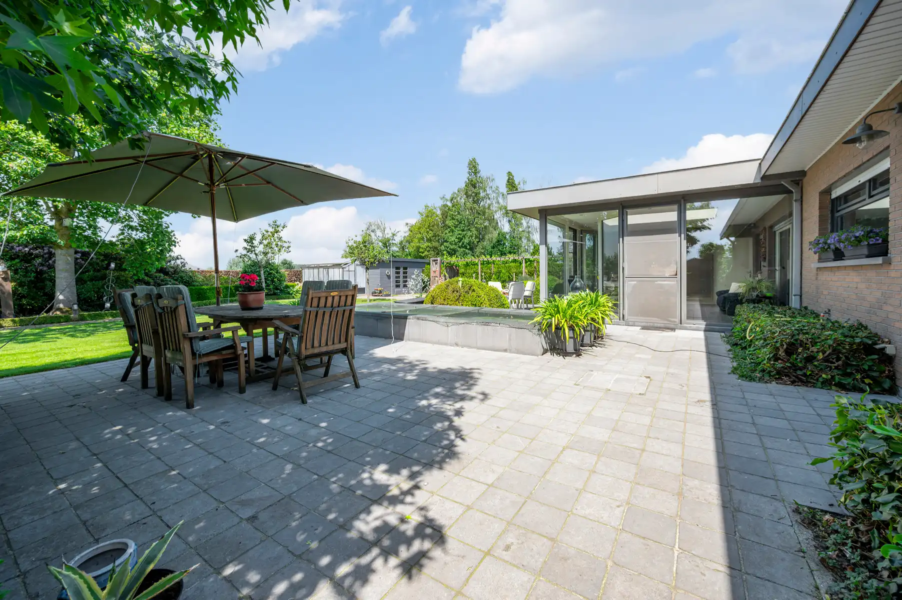 Ruime open bebouwing met prachtige tuin  foto 4