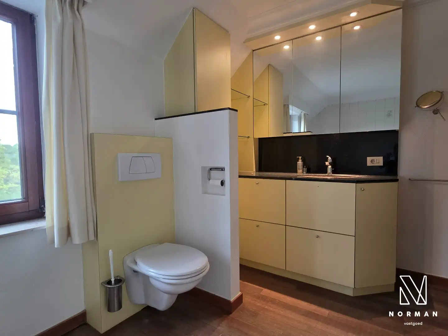 Ruime woning met inpandige garage en 3 slks op een prachtig perceel van 1218 m². foto 15
