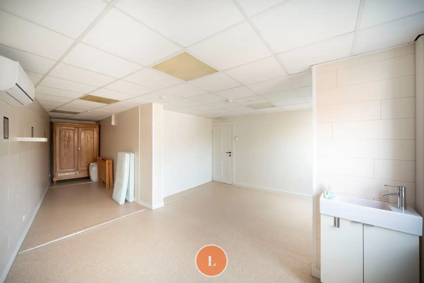 Te koop ruime halfopen woning met 4 slaapkamers en uitweg te Sint-Eloois-Winkel. foto 18