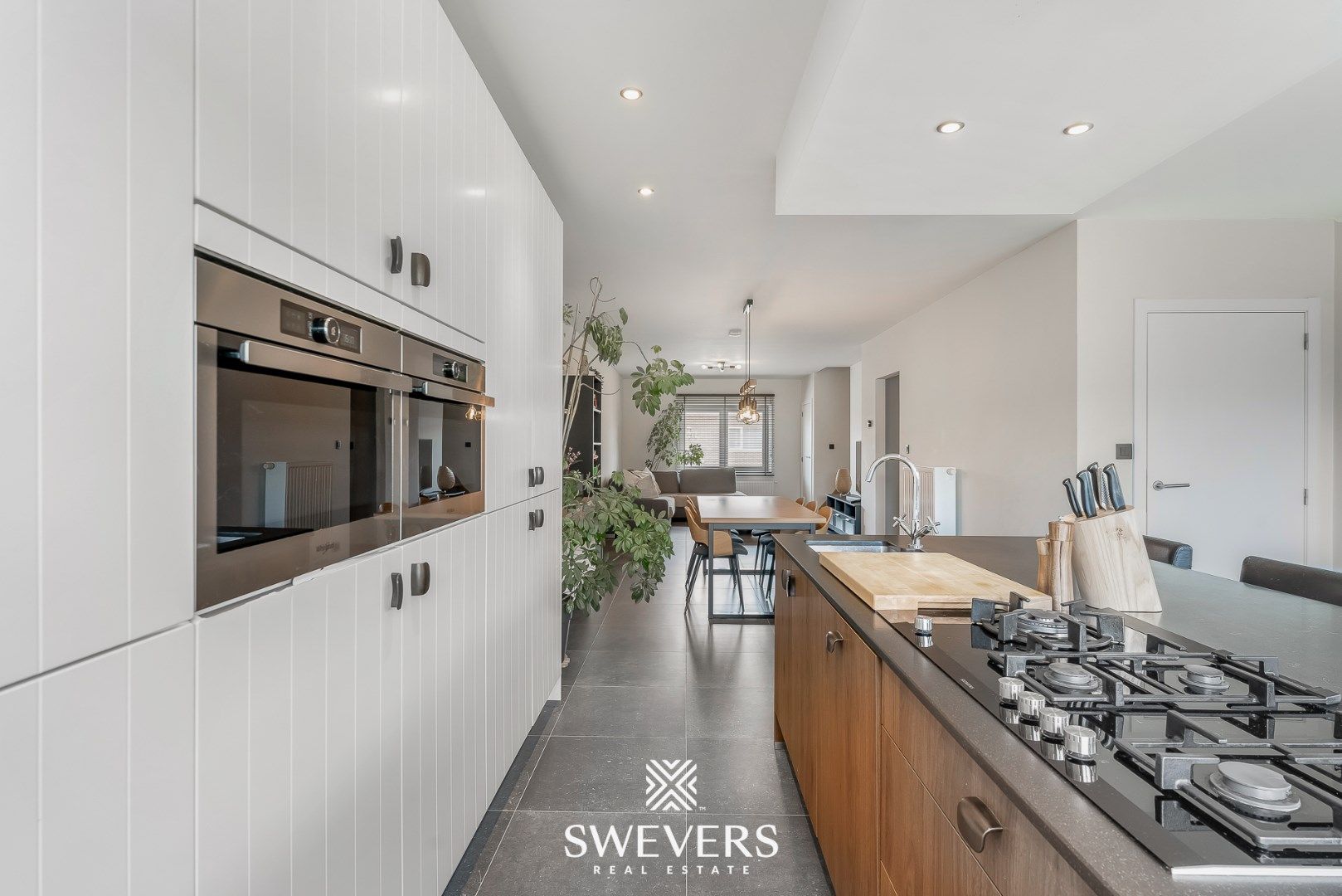Gerenoveerde rijwoning met 4 slpk & tuin te Sint-Truiden foto 3