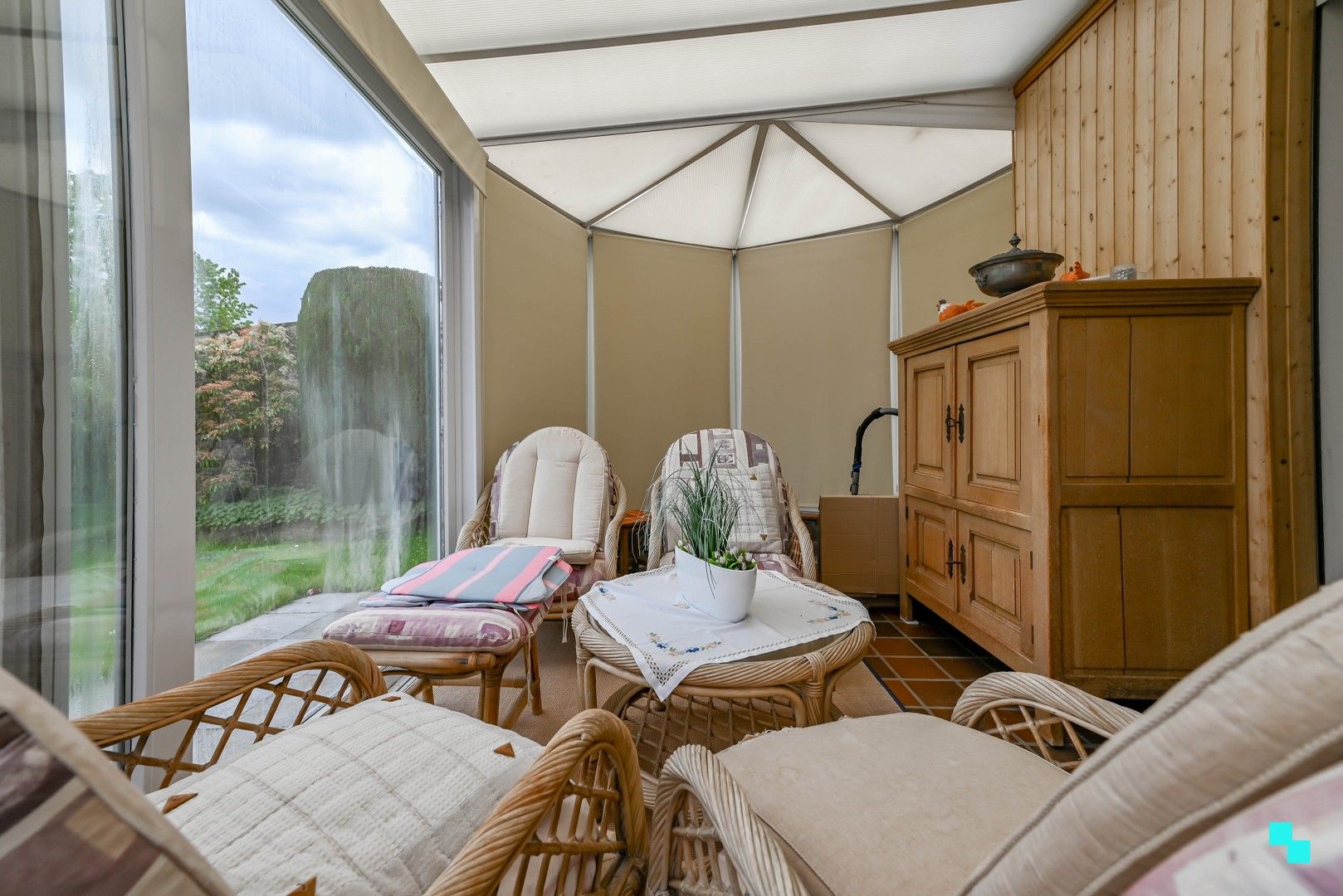 Charmante woning met prachtige tuin en drie slaapkamers te Izegem foto 11