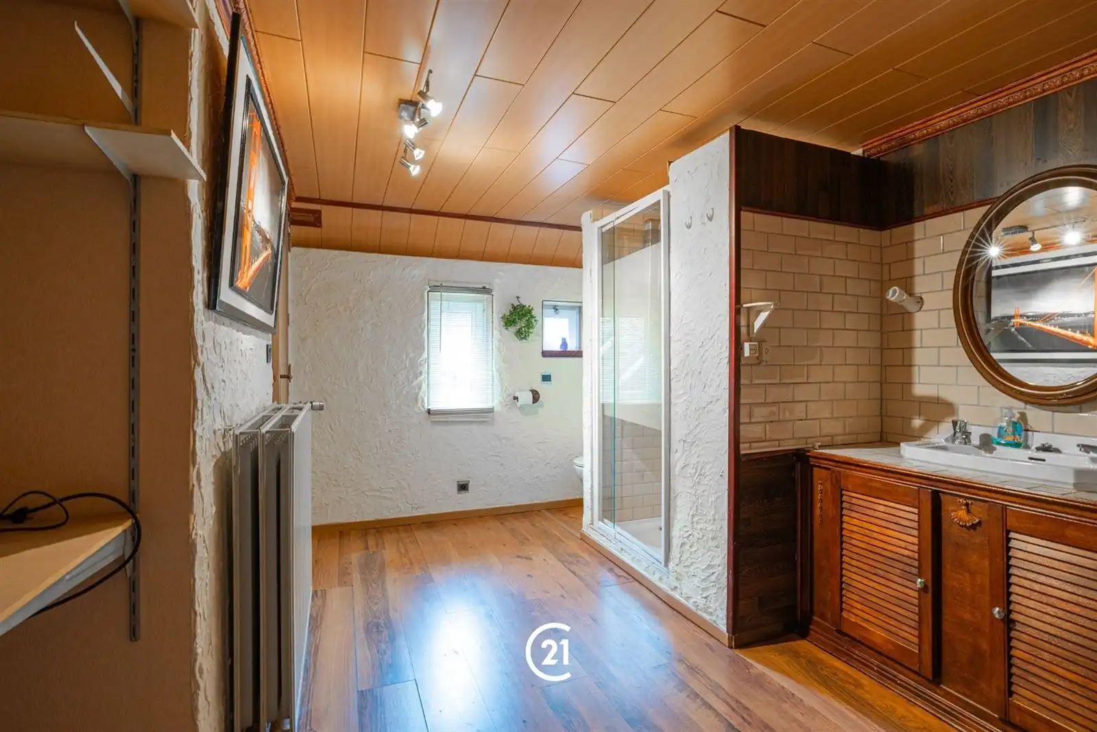 Een ruime woning met karakter, tuin, garage op een interessante locatie.  foto 19
