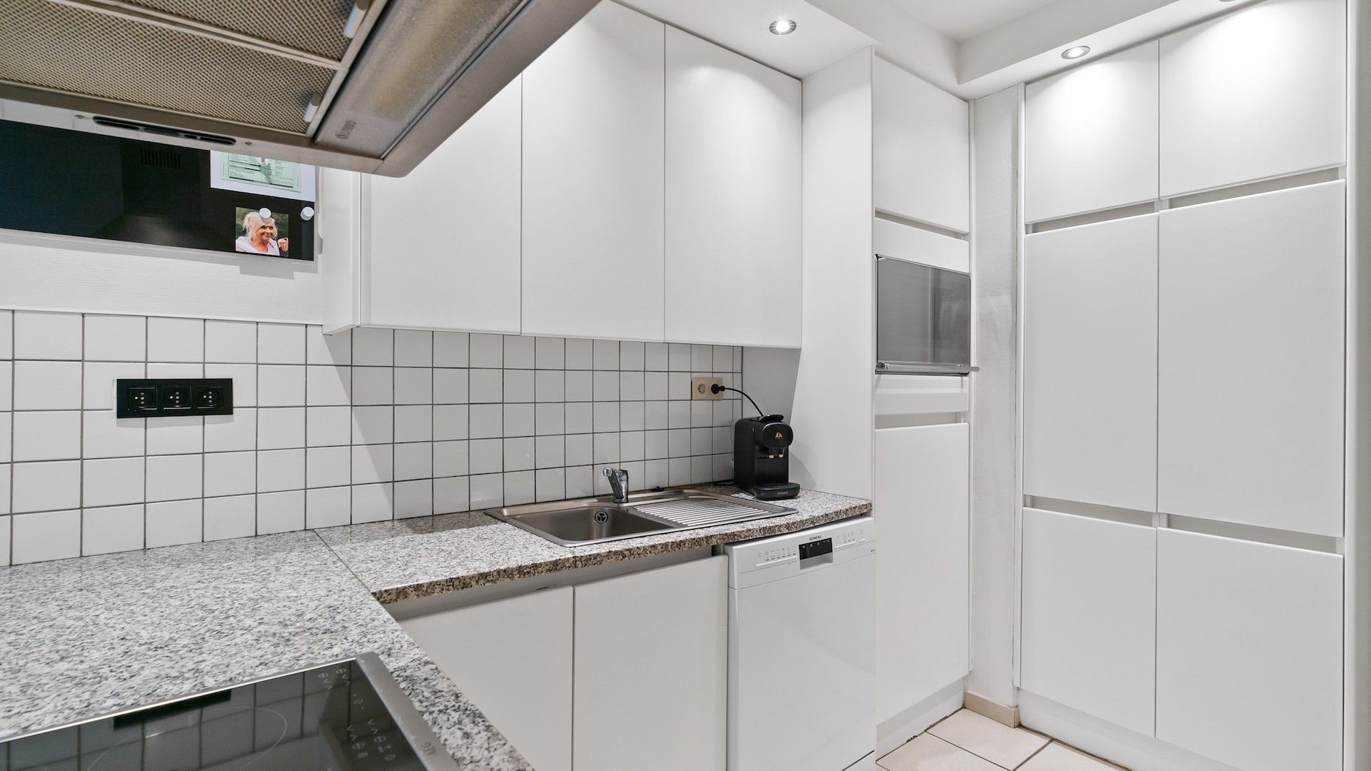 Onderhoudsvriendelijke en gelijkvloerse woning met zwembad foto 9