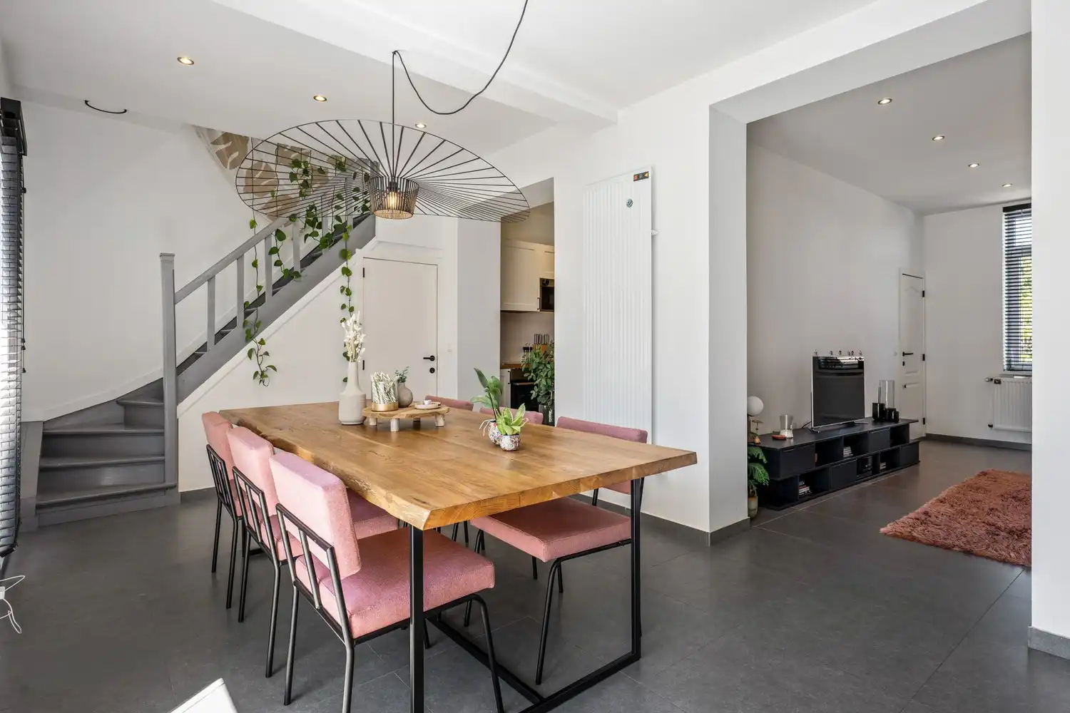 Instapklare woning met 4 slpkrs met gezellig terras en tuin foto 4