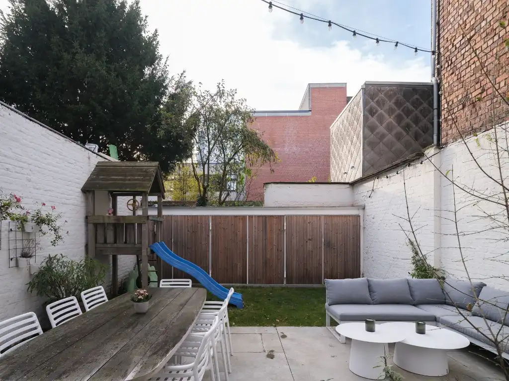 Prachtig gerenoveerde (Volt Architecten) interbellumwoning met vier slaapkamers, twee badkamers en zonnige stadstuin nabij de Bijloke. foto 9