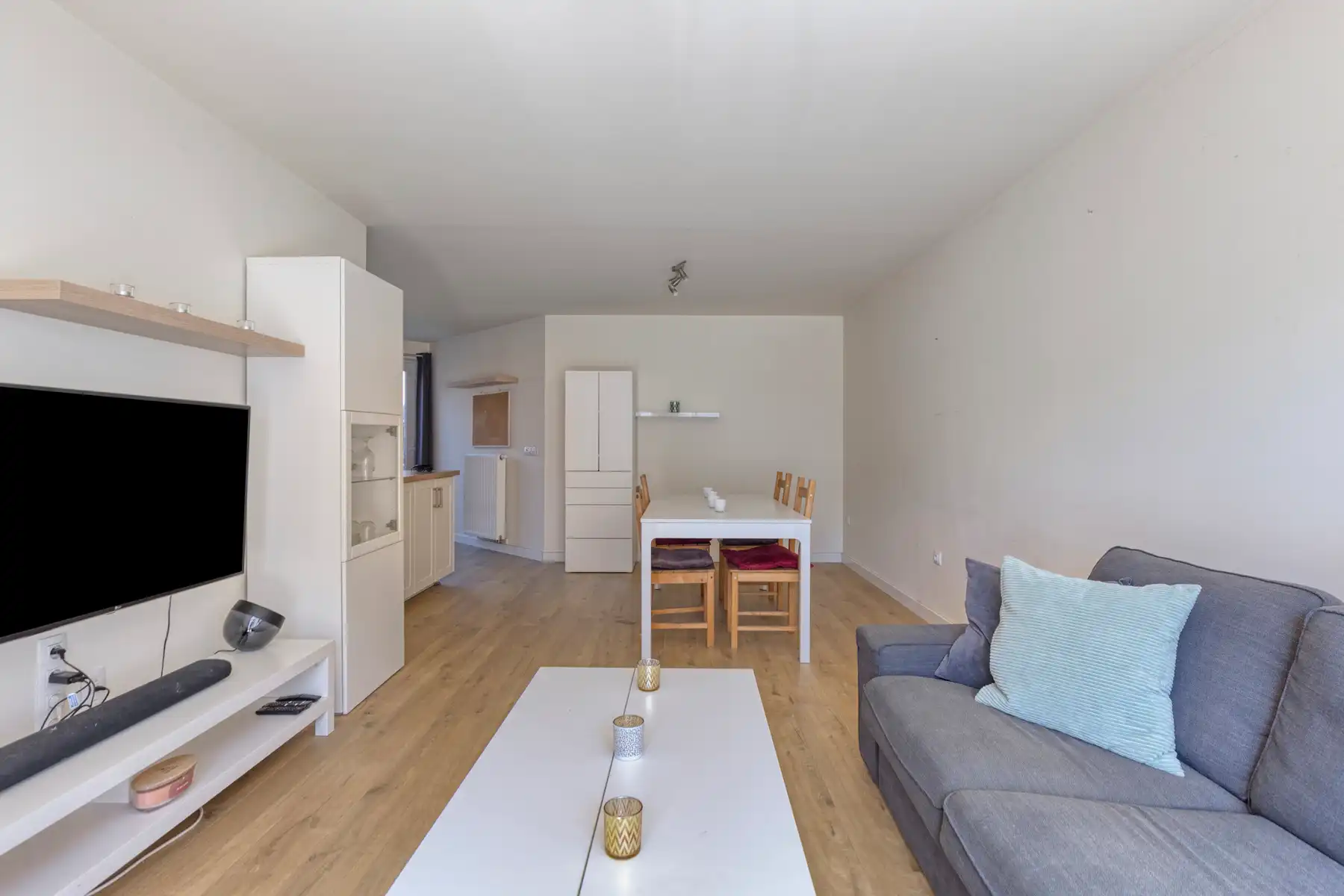 Recente energiezuinige woning met garage en zonnepanelen foto 6