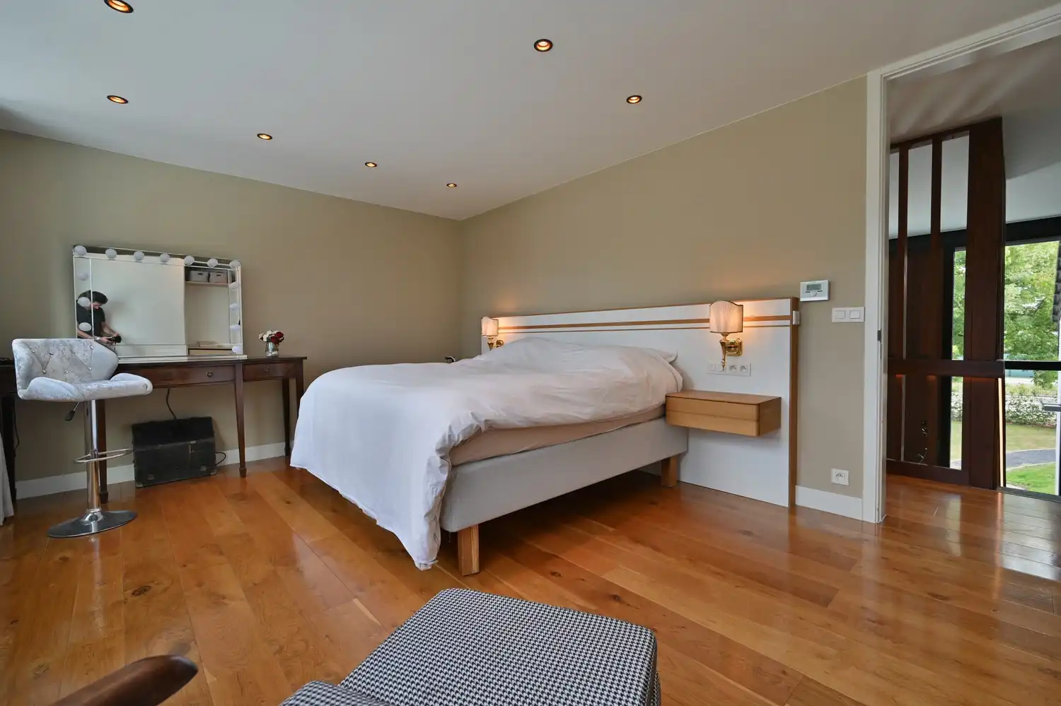 Exclusieve kantoorvilla met zwembad & poolhouse foto 34