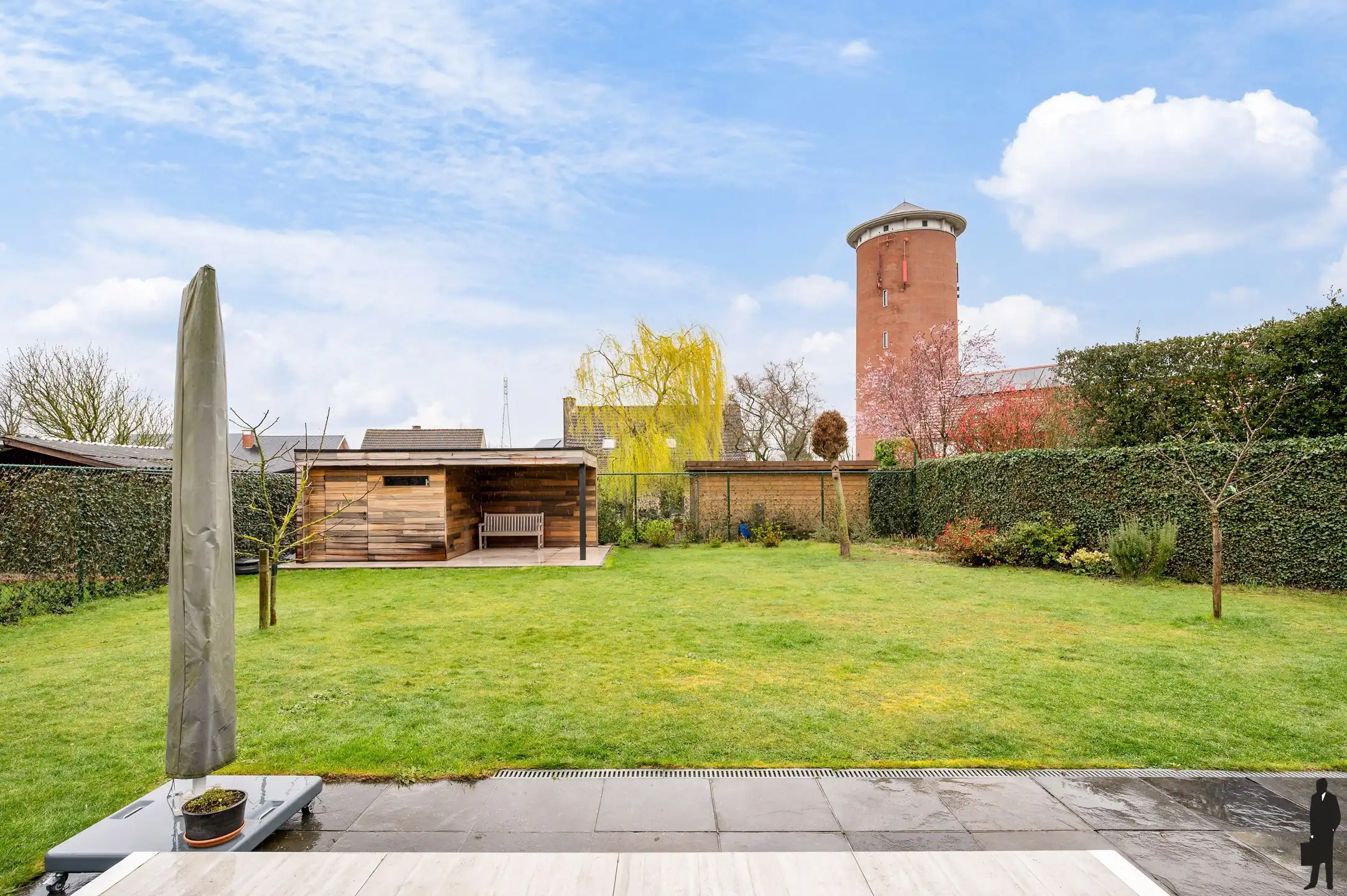 Instapklare woning met 3 slaapkamers en bureauruimte op toplocatie te Leest. foto 2