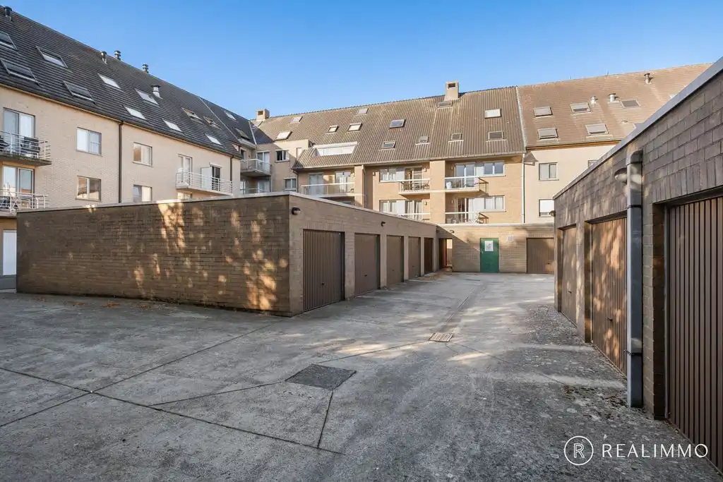 Ruim appartement met 3 slaapkamers én garage in het hartje Zwevegem! foto 19