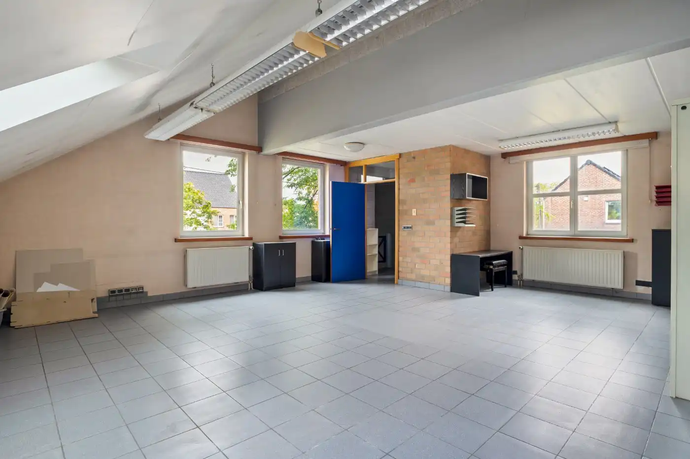 Vrijstaande architectenwoning met 5 slpk., atelier en dubbele garage op ruim perceel met zicht op de velden foto 32