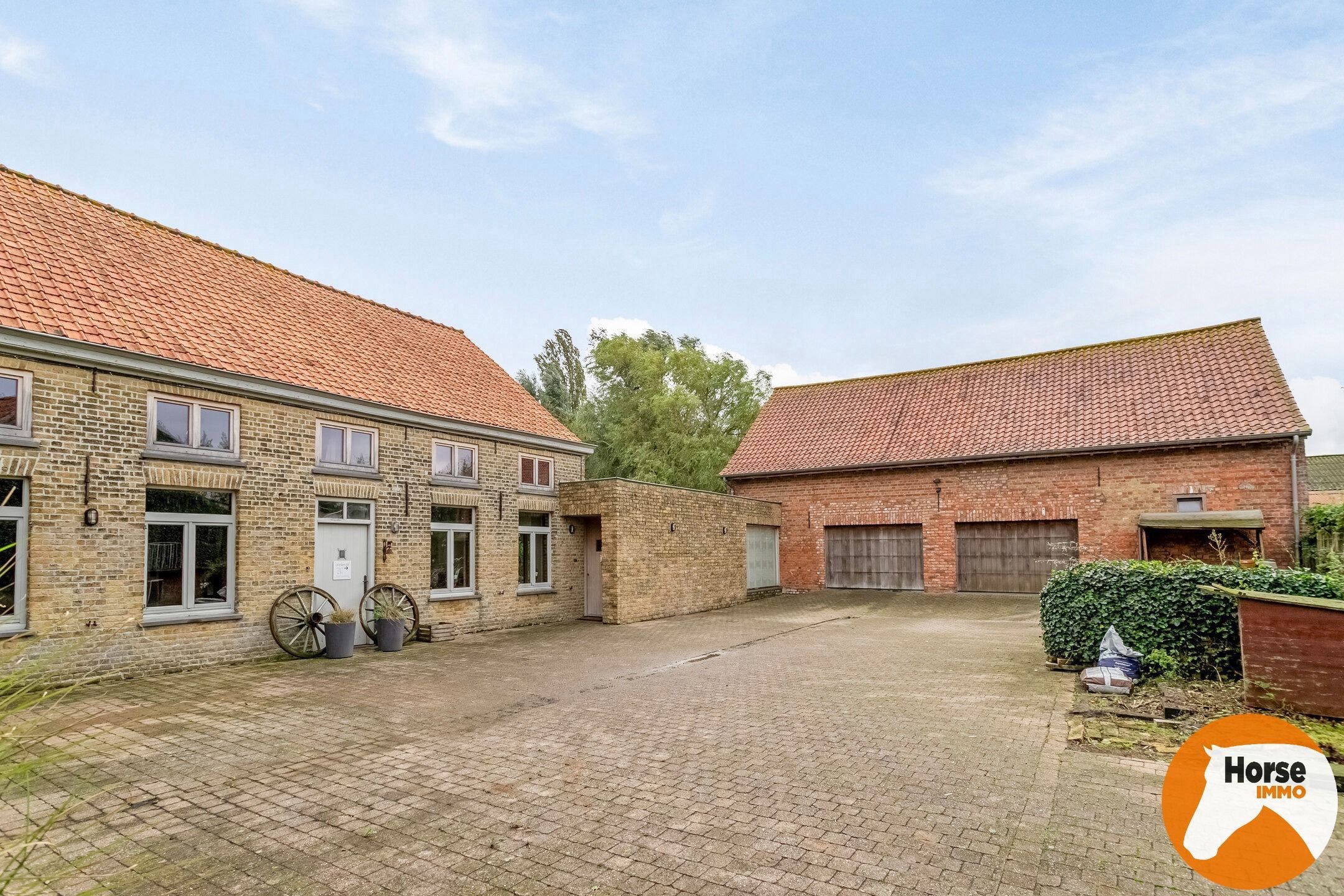 VEURNE- Unieke hoevewoning met paardenfaciliteiten  foto 3