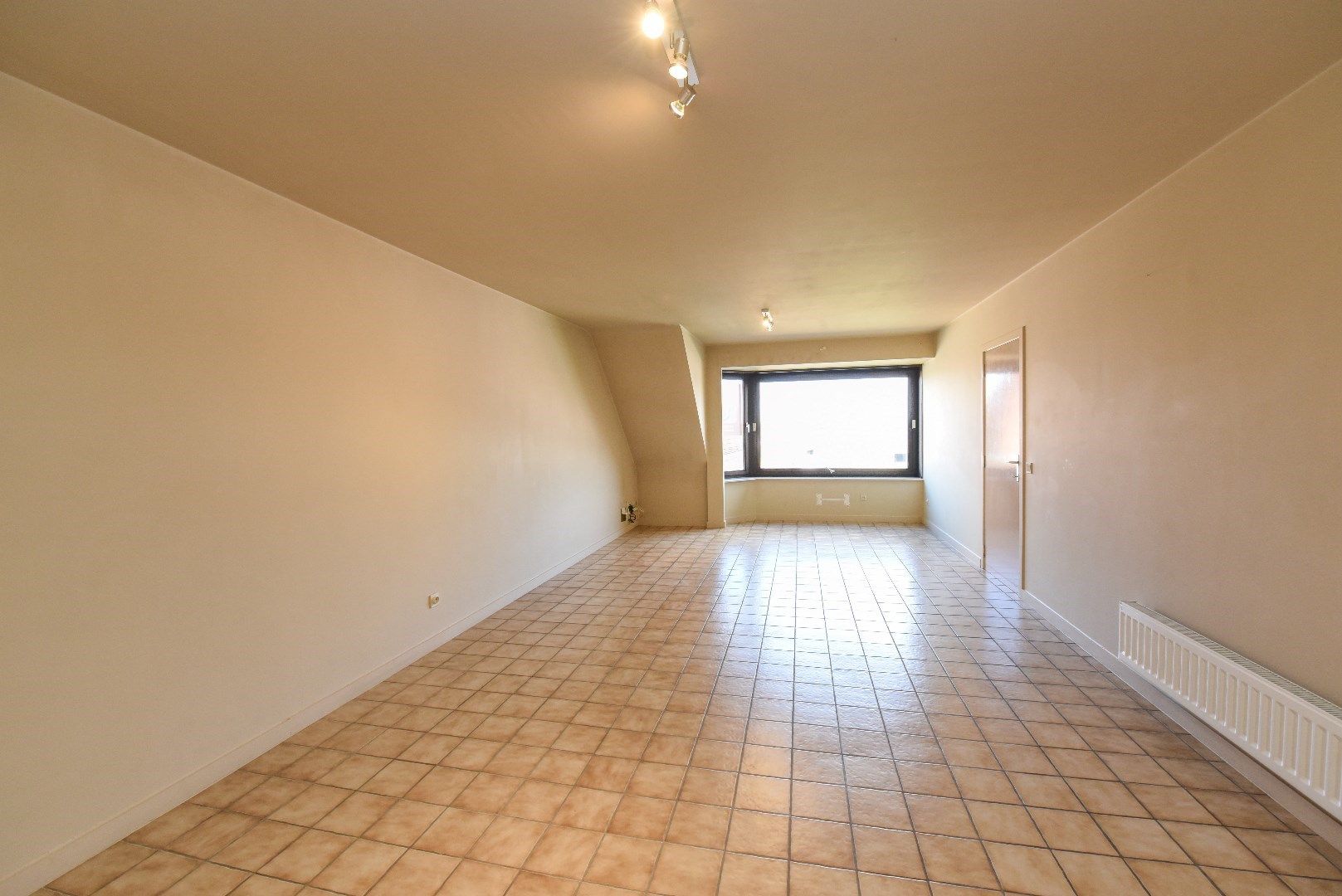 Ruim INSTAPKLAAR appartement te Oeselgem met 2 slaapkamers en GARAGE. foto 4