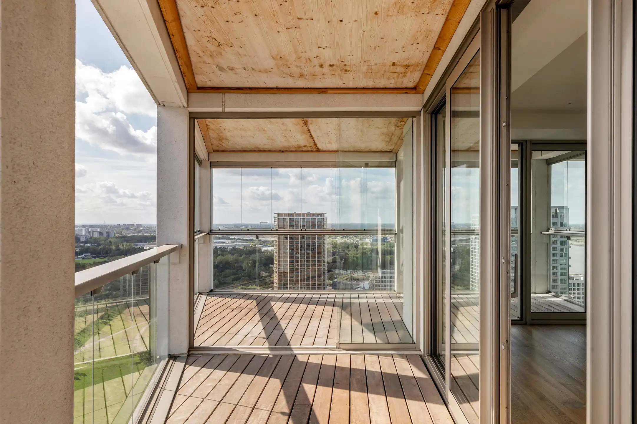 Uitzonderlijk hoekappartement op de 23ste verdieping met zicht over de skyline van Antwerpen.&nbsp; foto 6