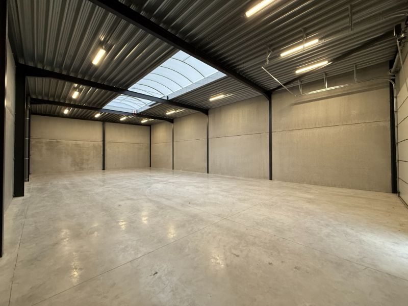 Moderne KMO-unit van 287 m² op toplocatie met 2 parkeerplaatsen foto 2